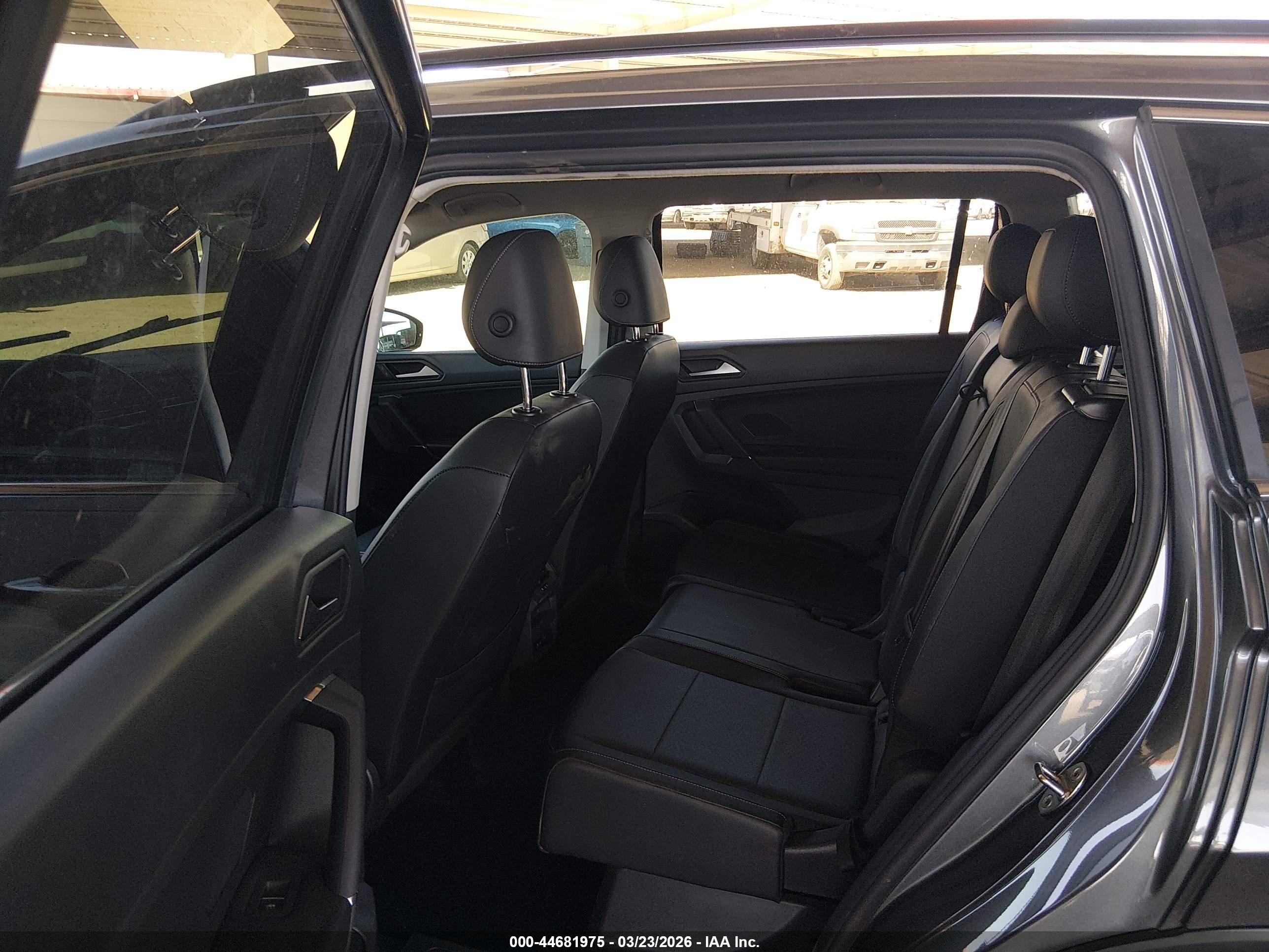 VOLKSWAGEN TIGUAN image 8