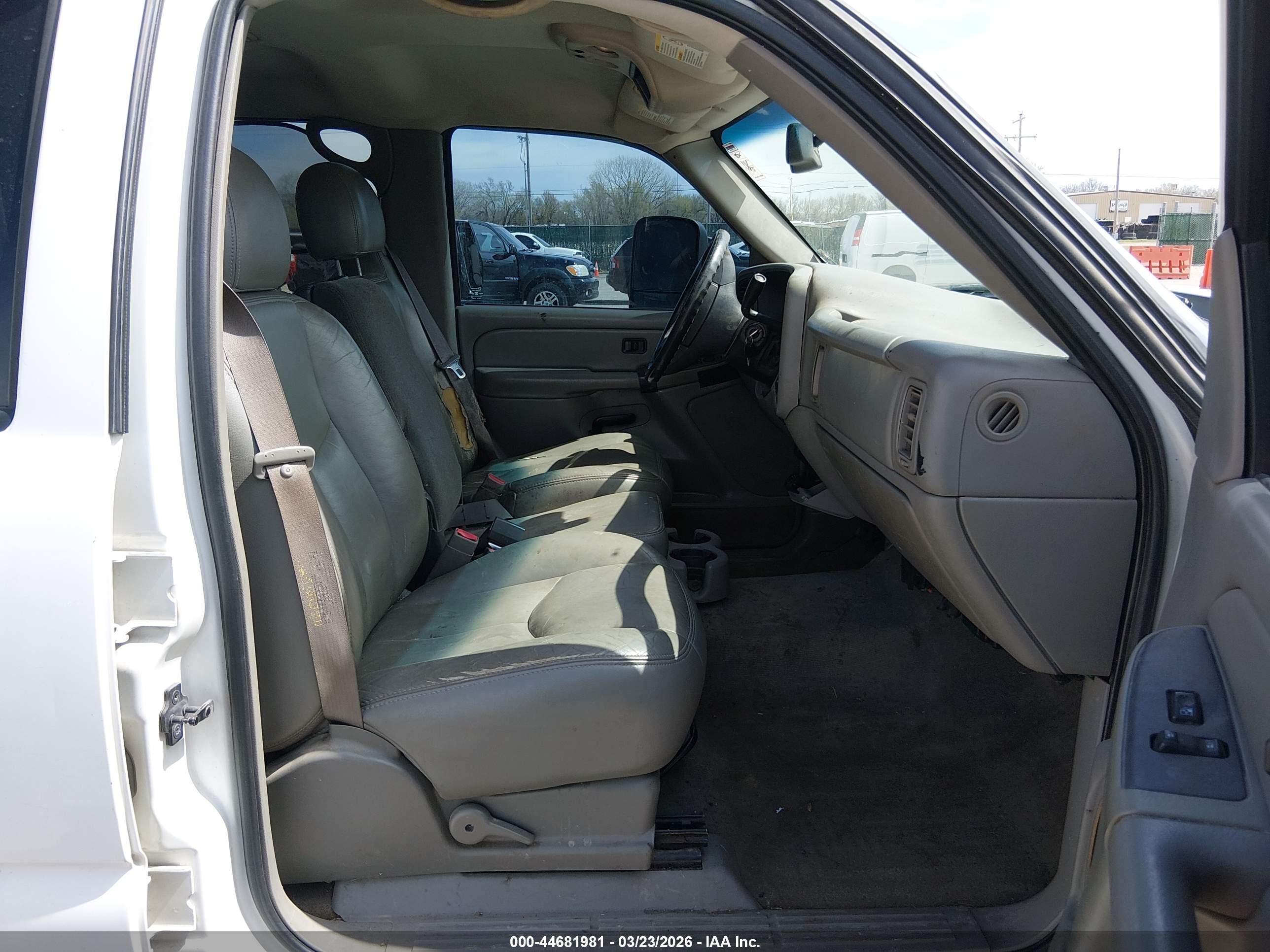 CHEVROLET SILVERADO image 5