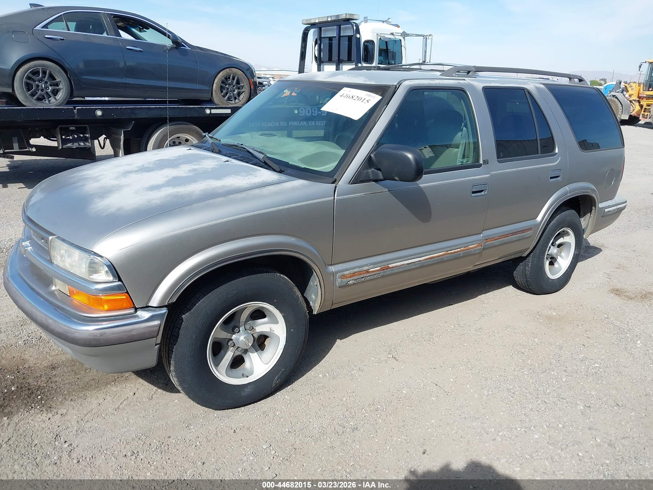 CHEVROLET BLAZER image 2