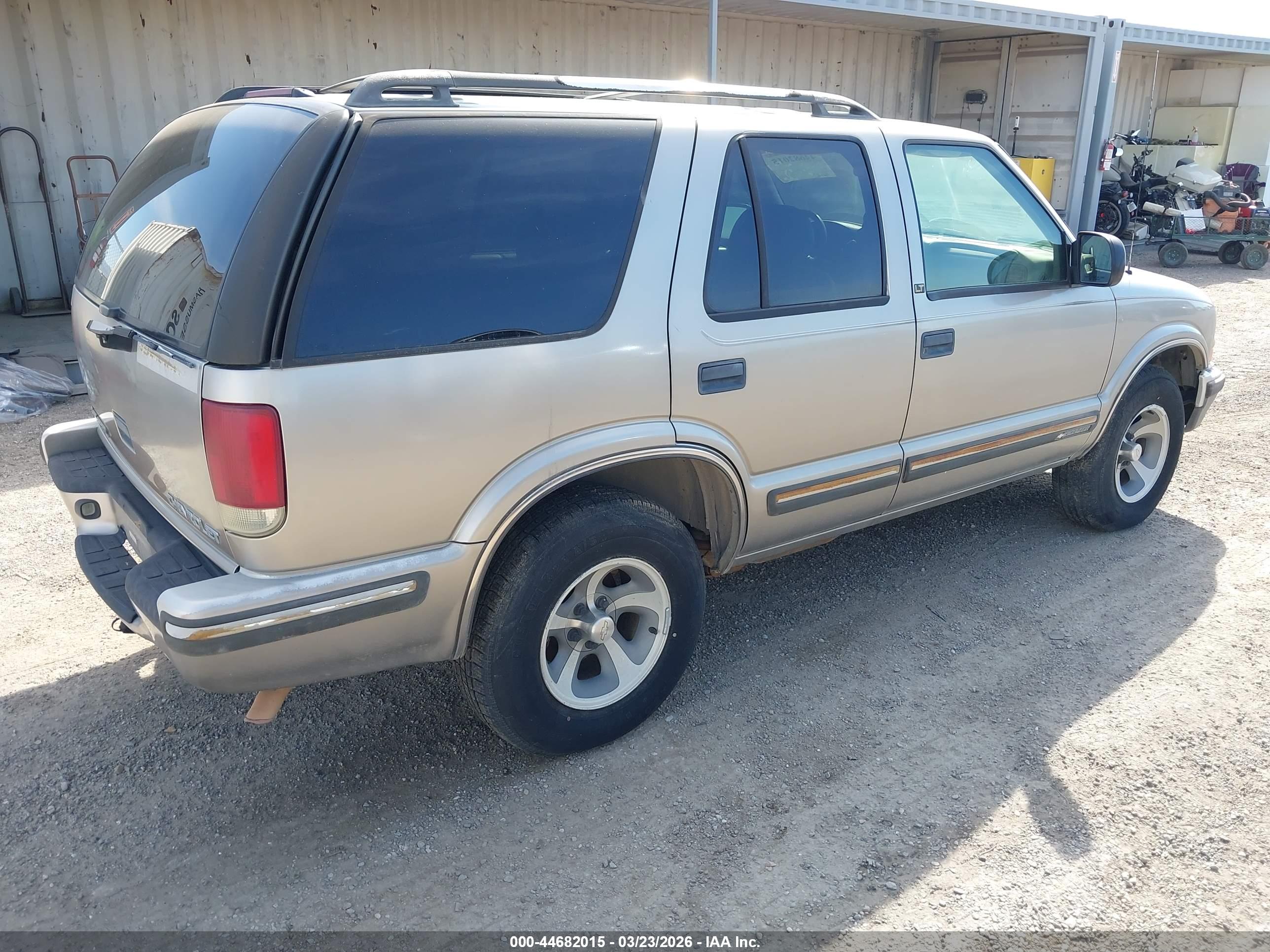 CHEVROLET BLAZER image 4