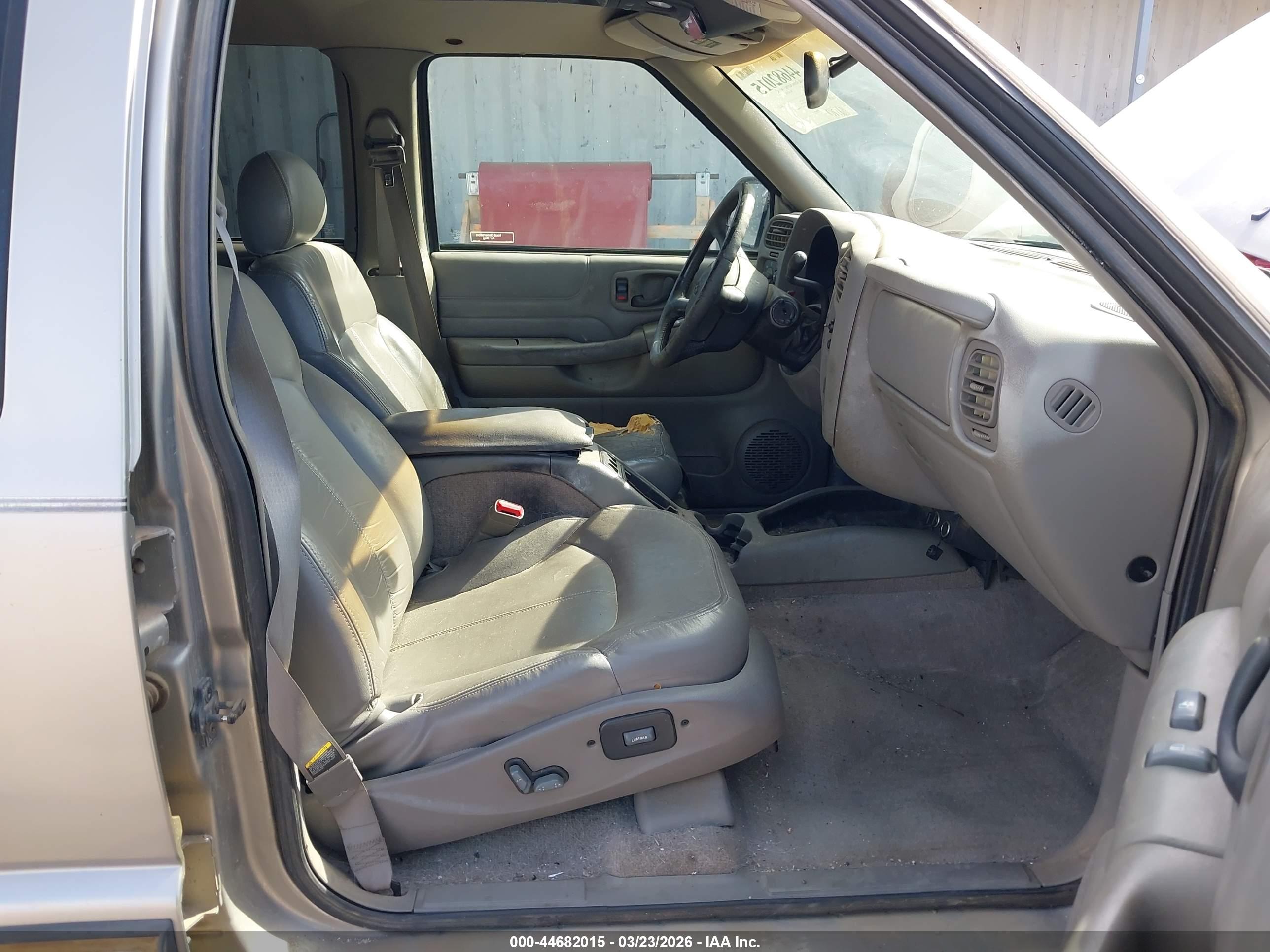 CHEVROLET BLAZER image 5