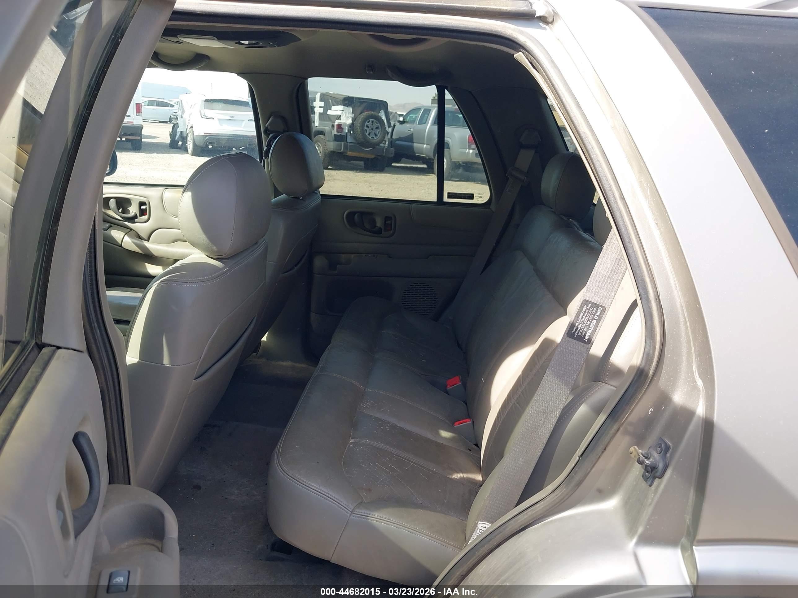 CHEVROLET BLAZER image 8