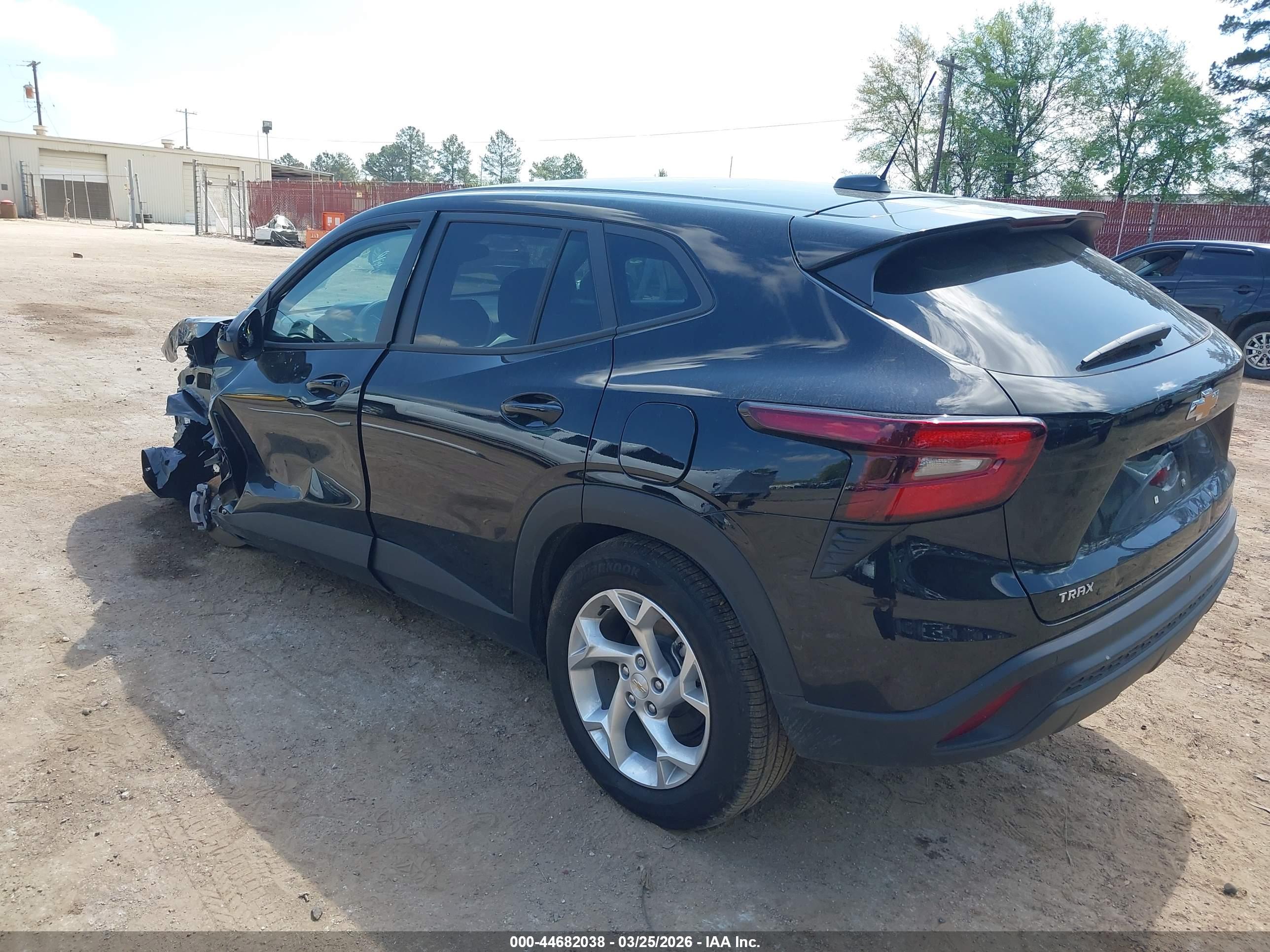 CHEVROLET TRAX image 3