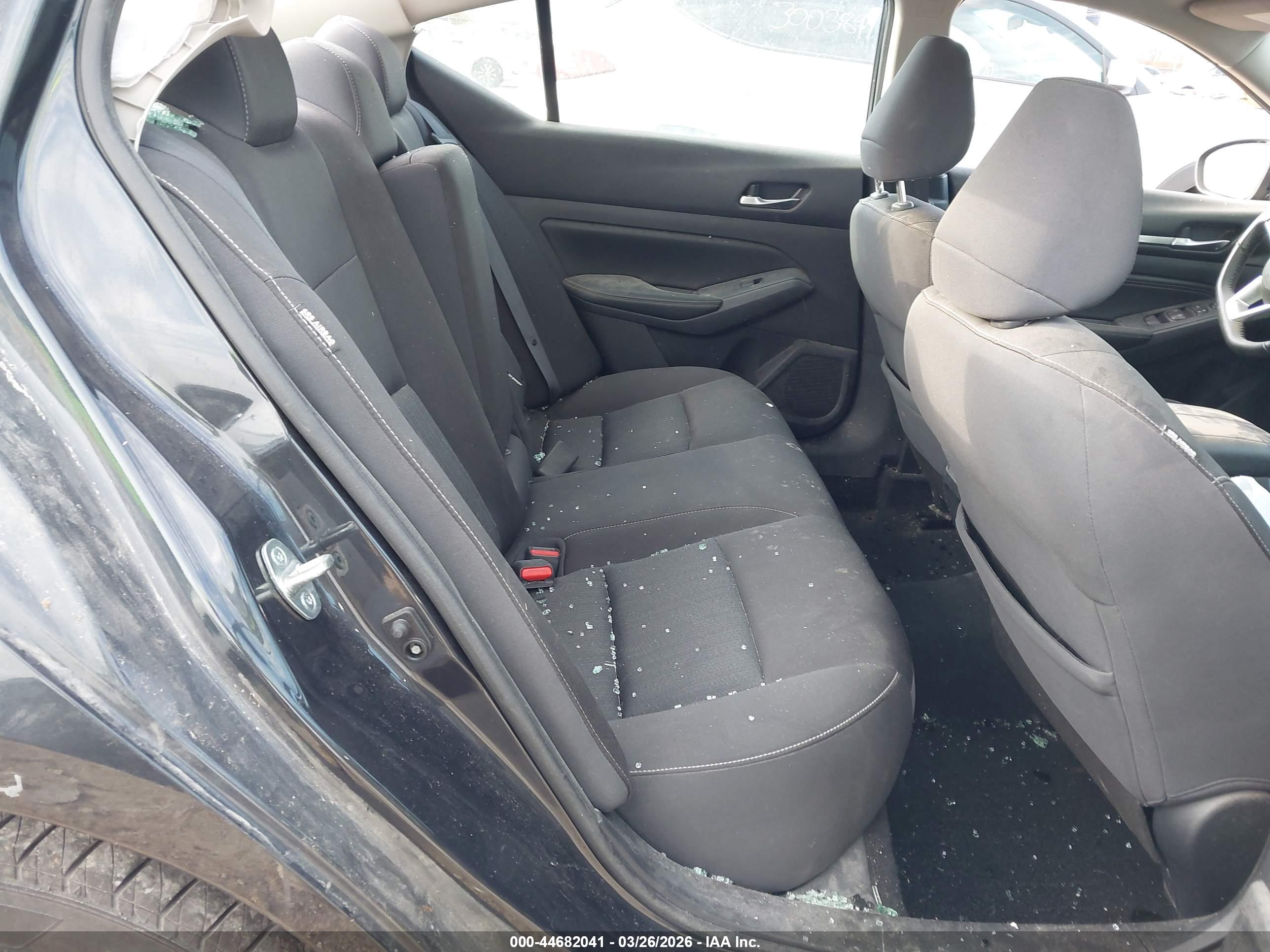 NISSAN ALTIMA image 8