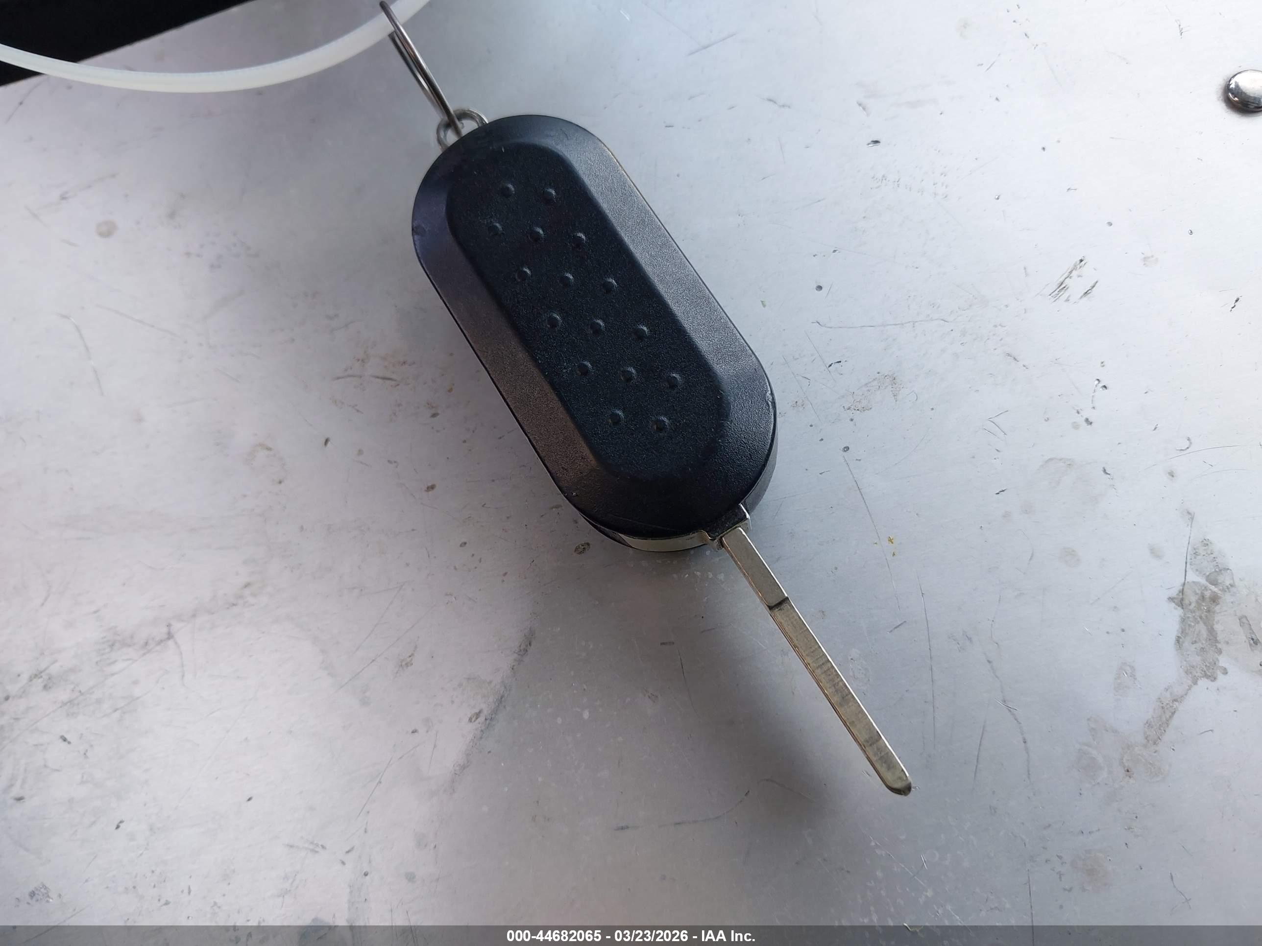 FIAT 500E image 11