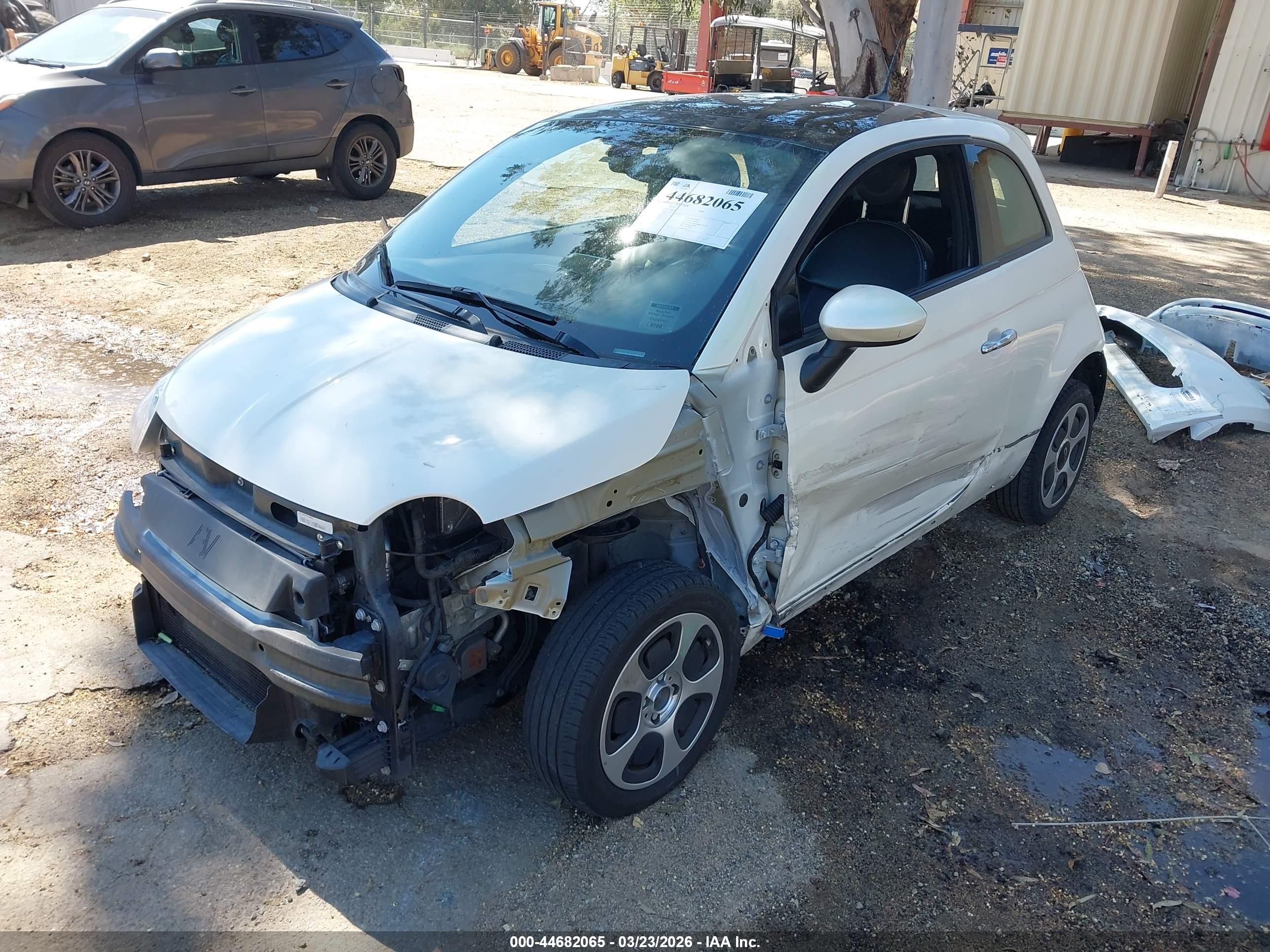 FIAT 500E image 2