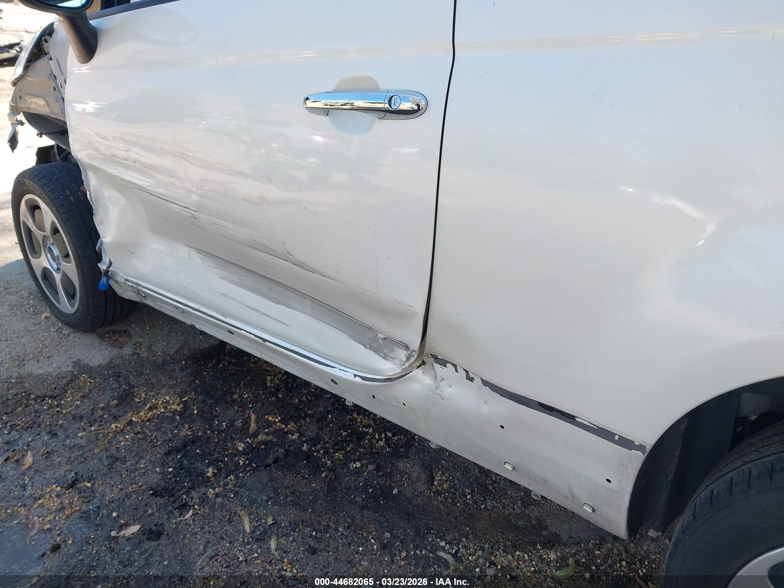 FIAT 500E image 6