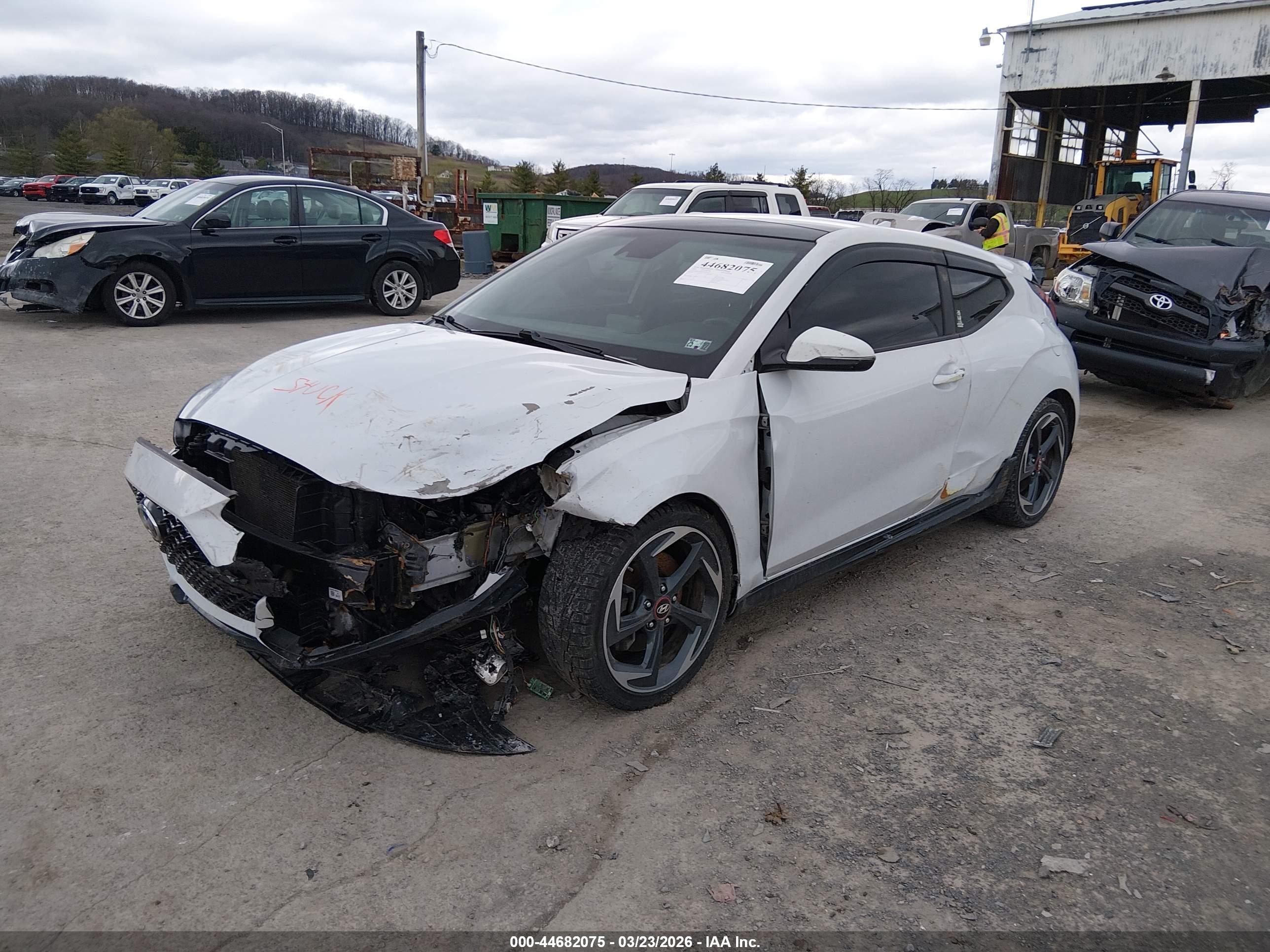 HYUNDAI VELOSTER image 2