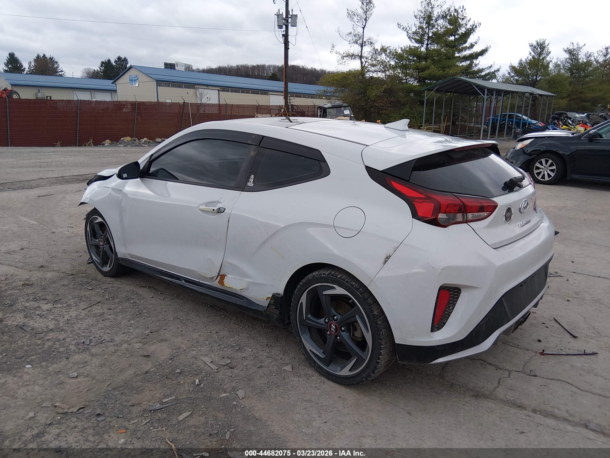 HYUNDAI VELOSTER image 3