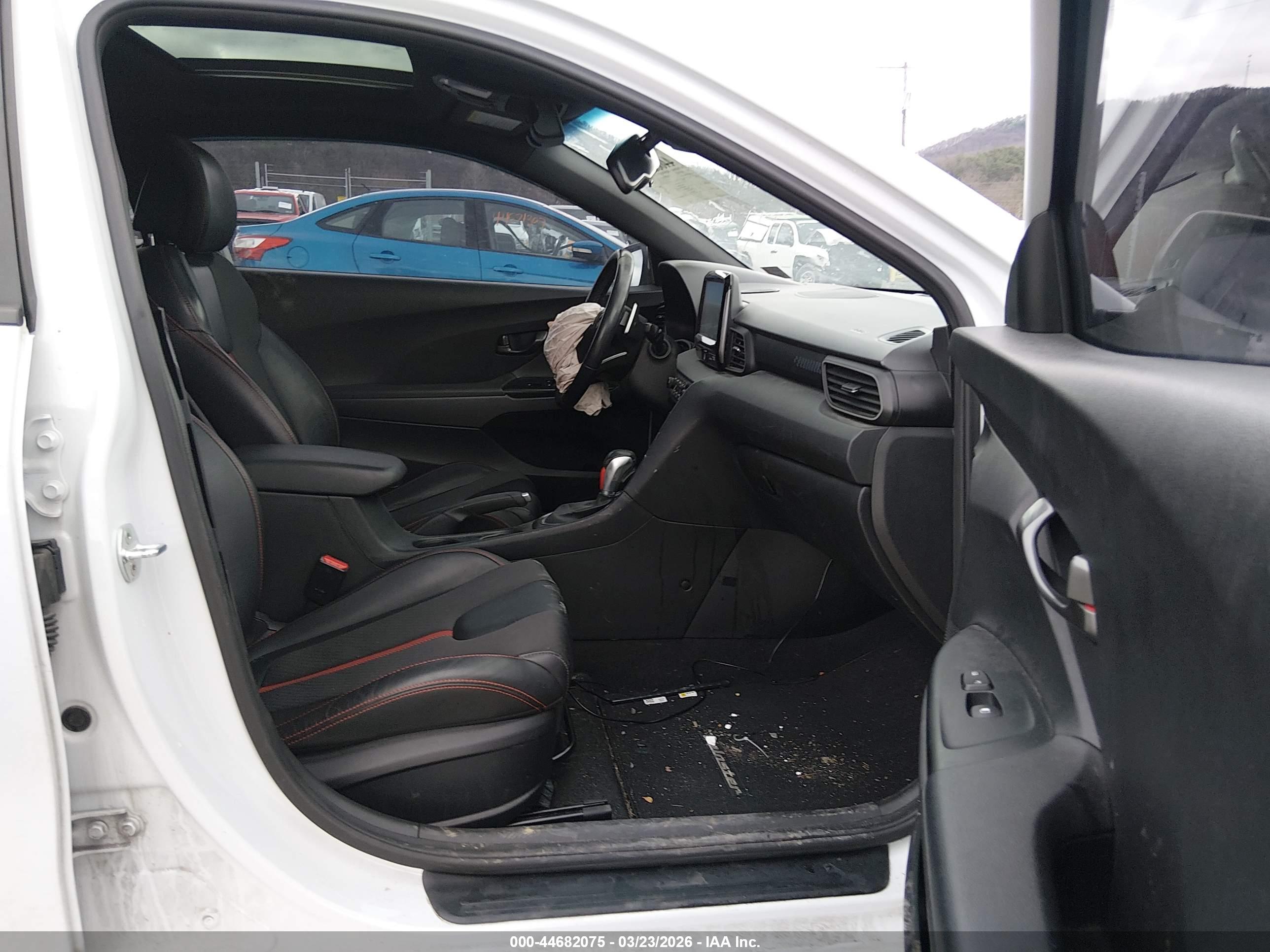 HYUNDAI VELOSTER image 5