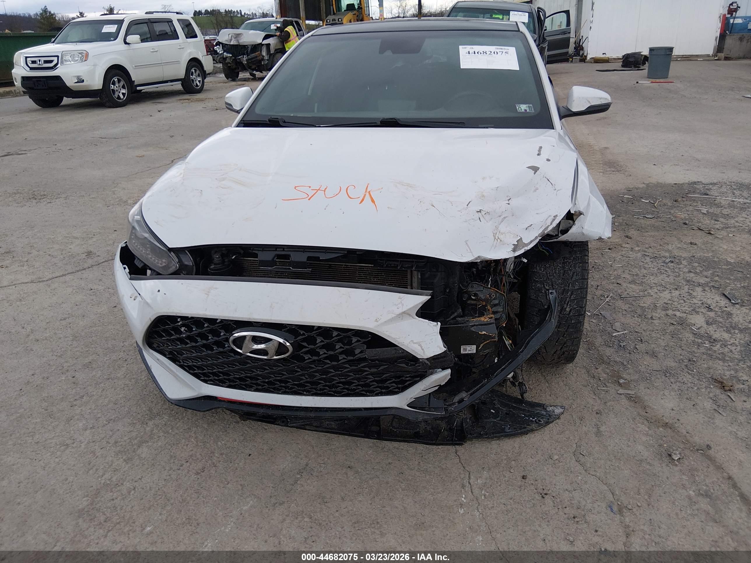 HYUNDAI VELOSTER image 6