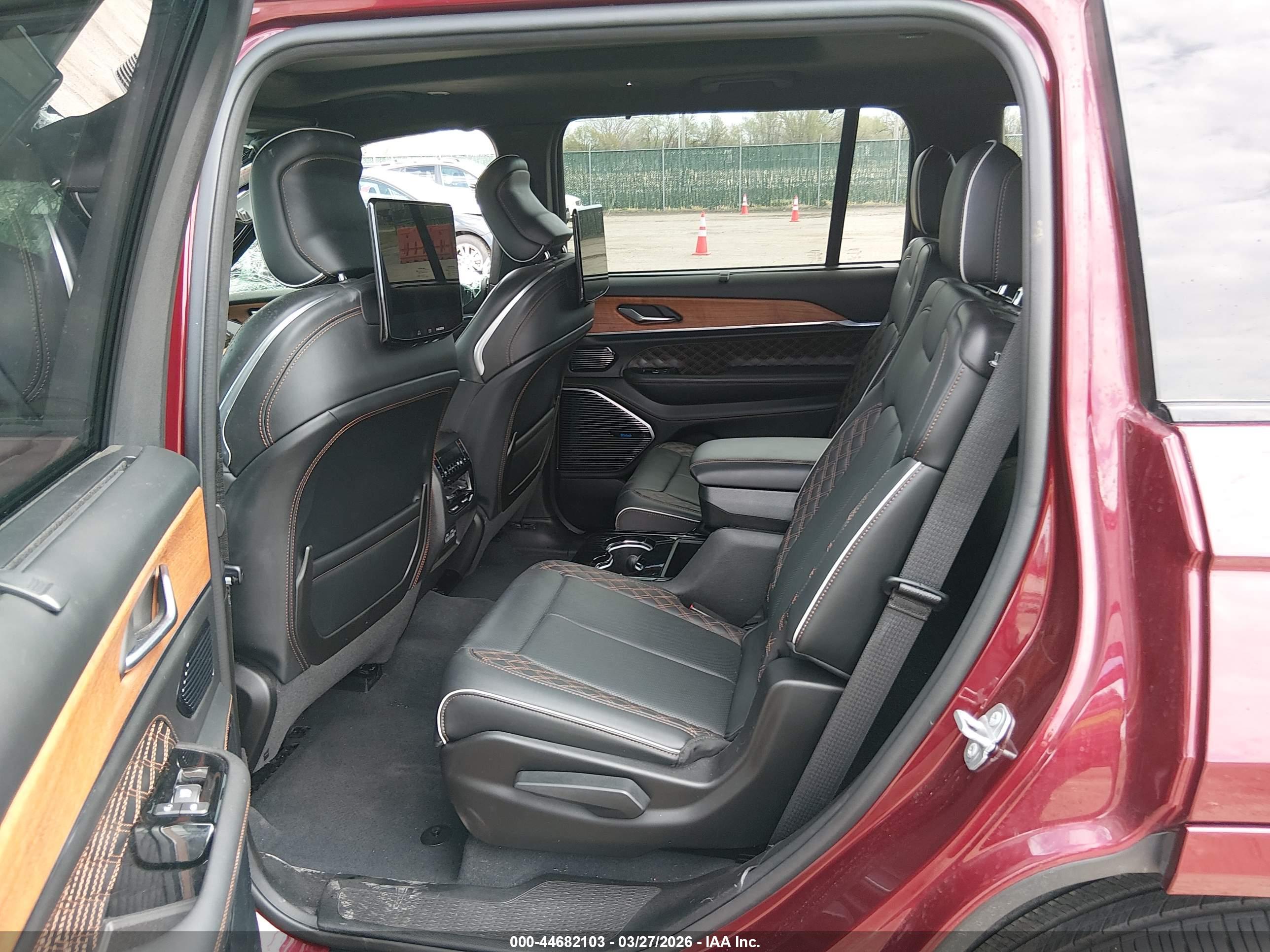 JEEP GRAND image 8