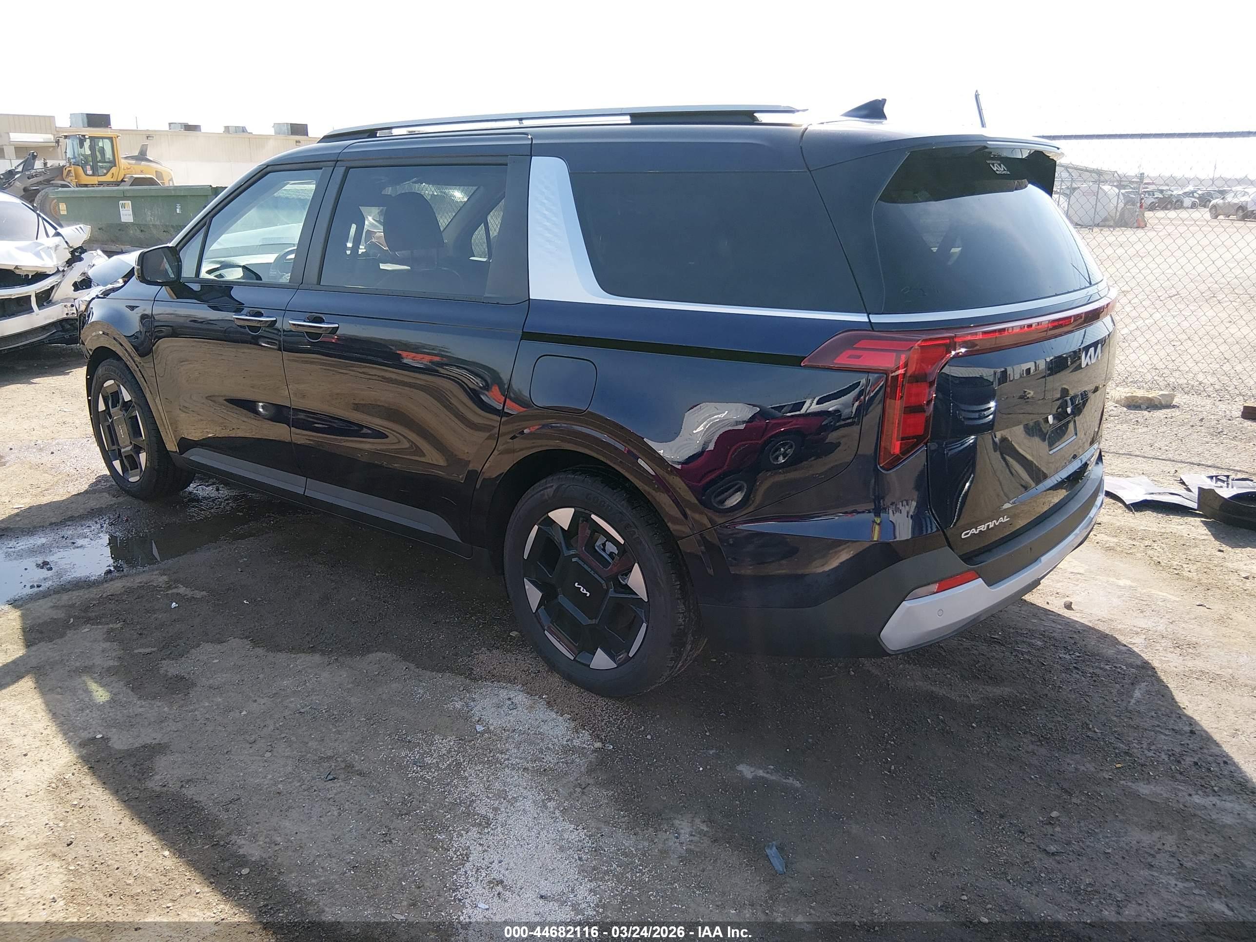 KIA CARNIVAL image 3