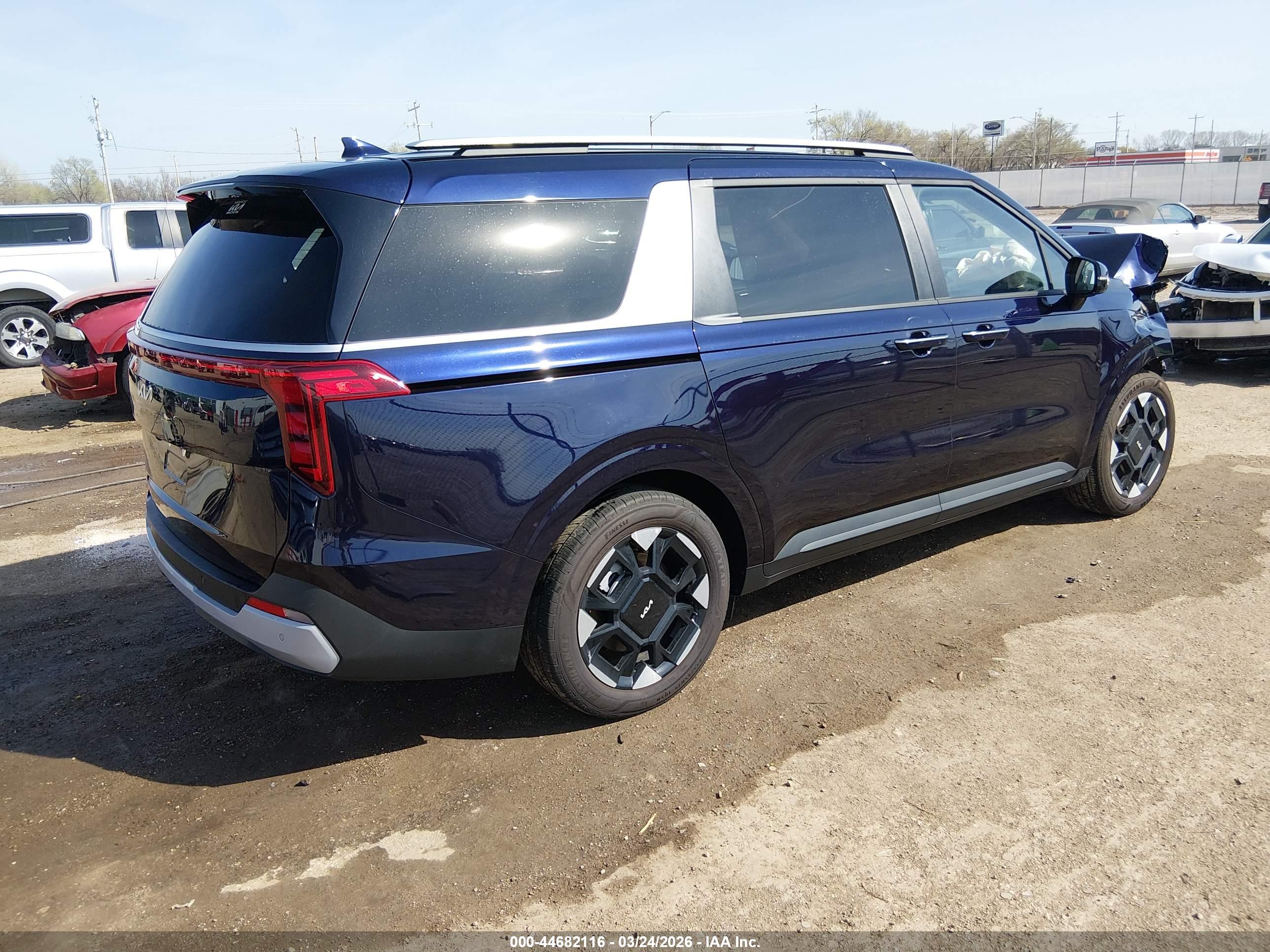 KIA CARNIVAL image 4