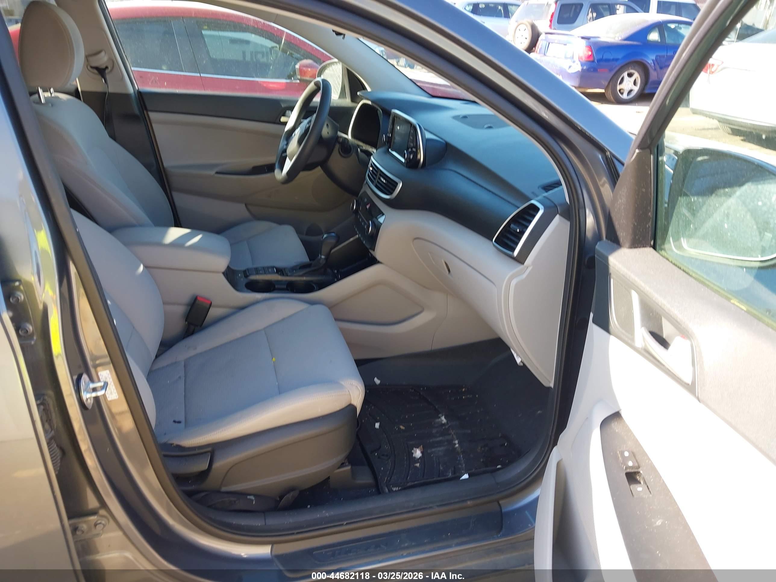 HYUNDAI TUCSON image 5