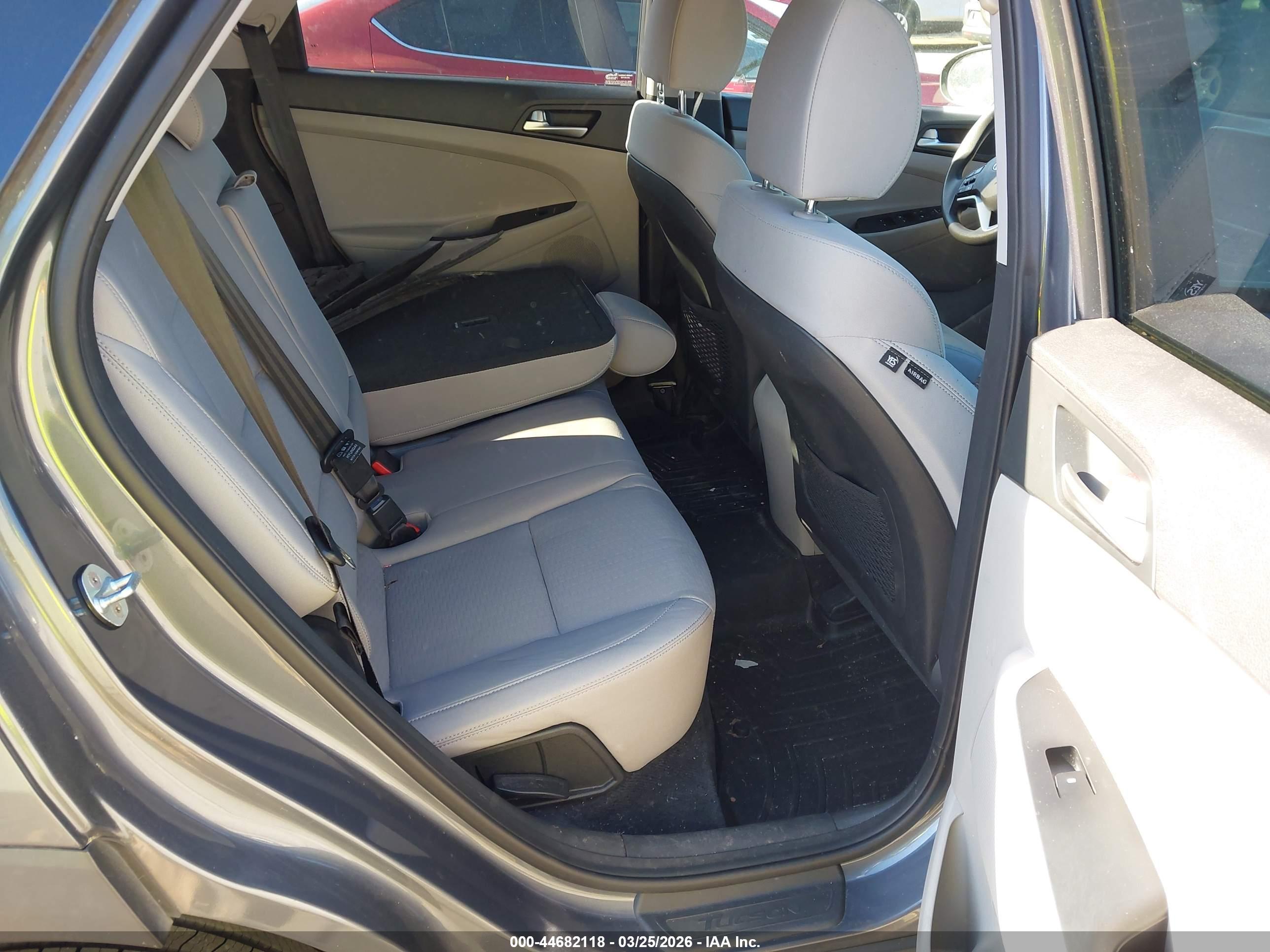HYUNDAI TUCSON image 8
