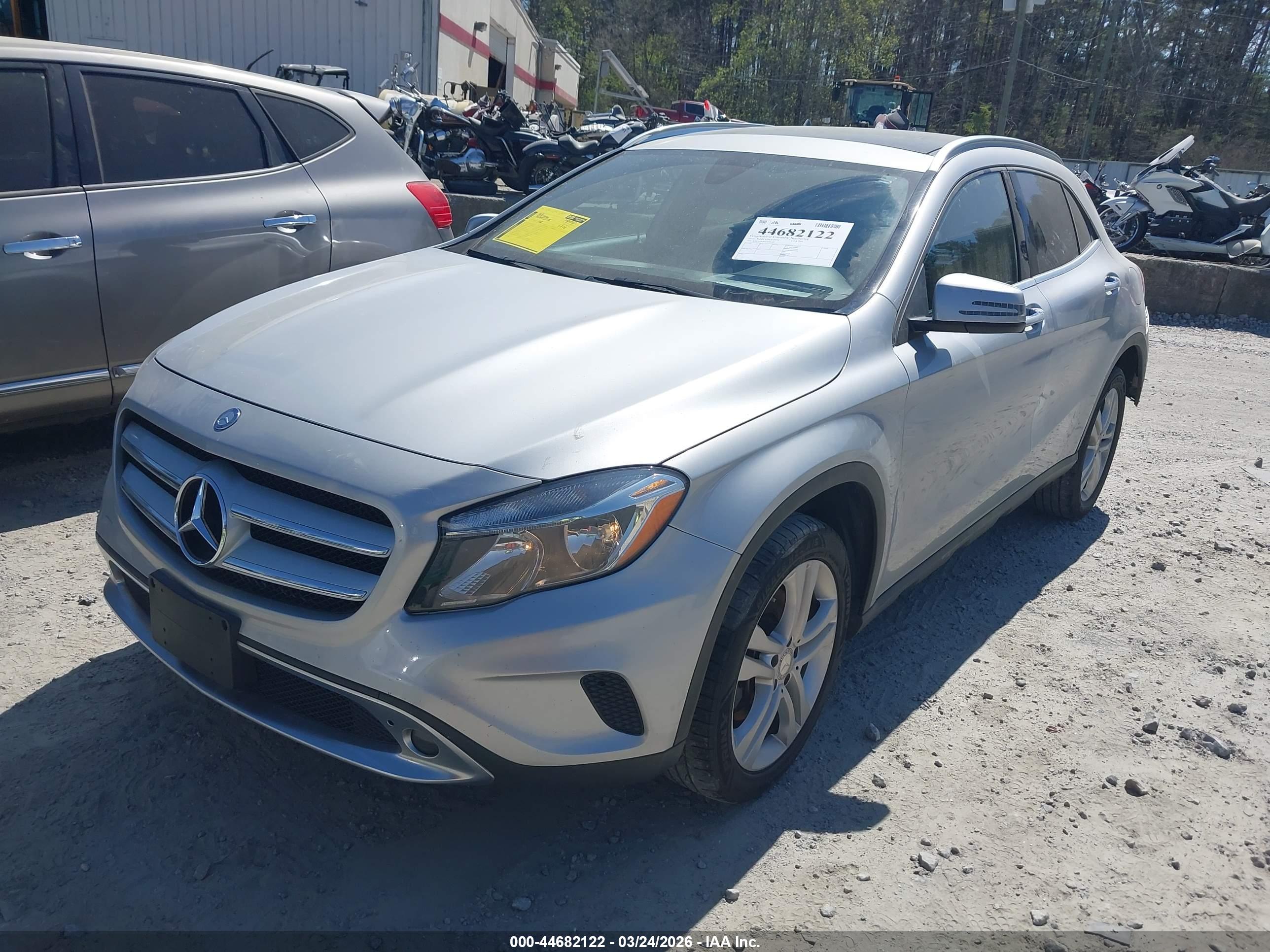 MERCEDES-BENZ GLA image 2