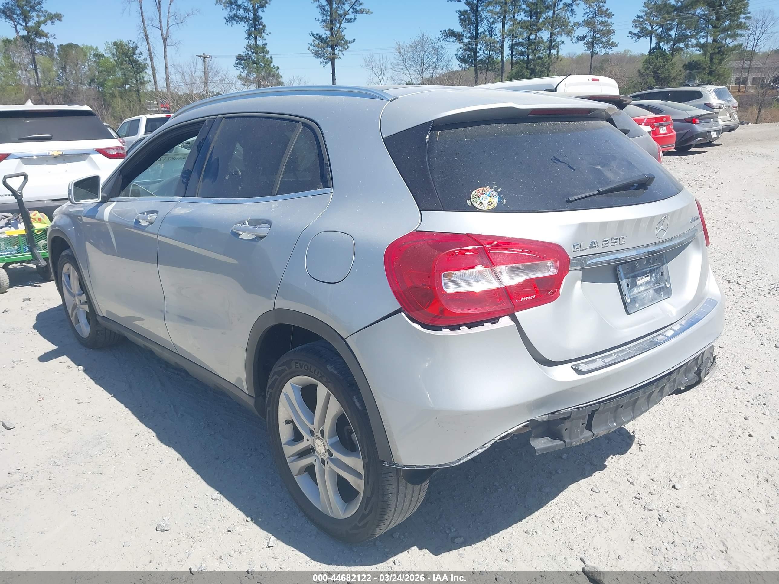 MERCEDES-BENZ GLA image 3