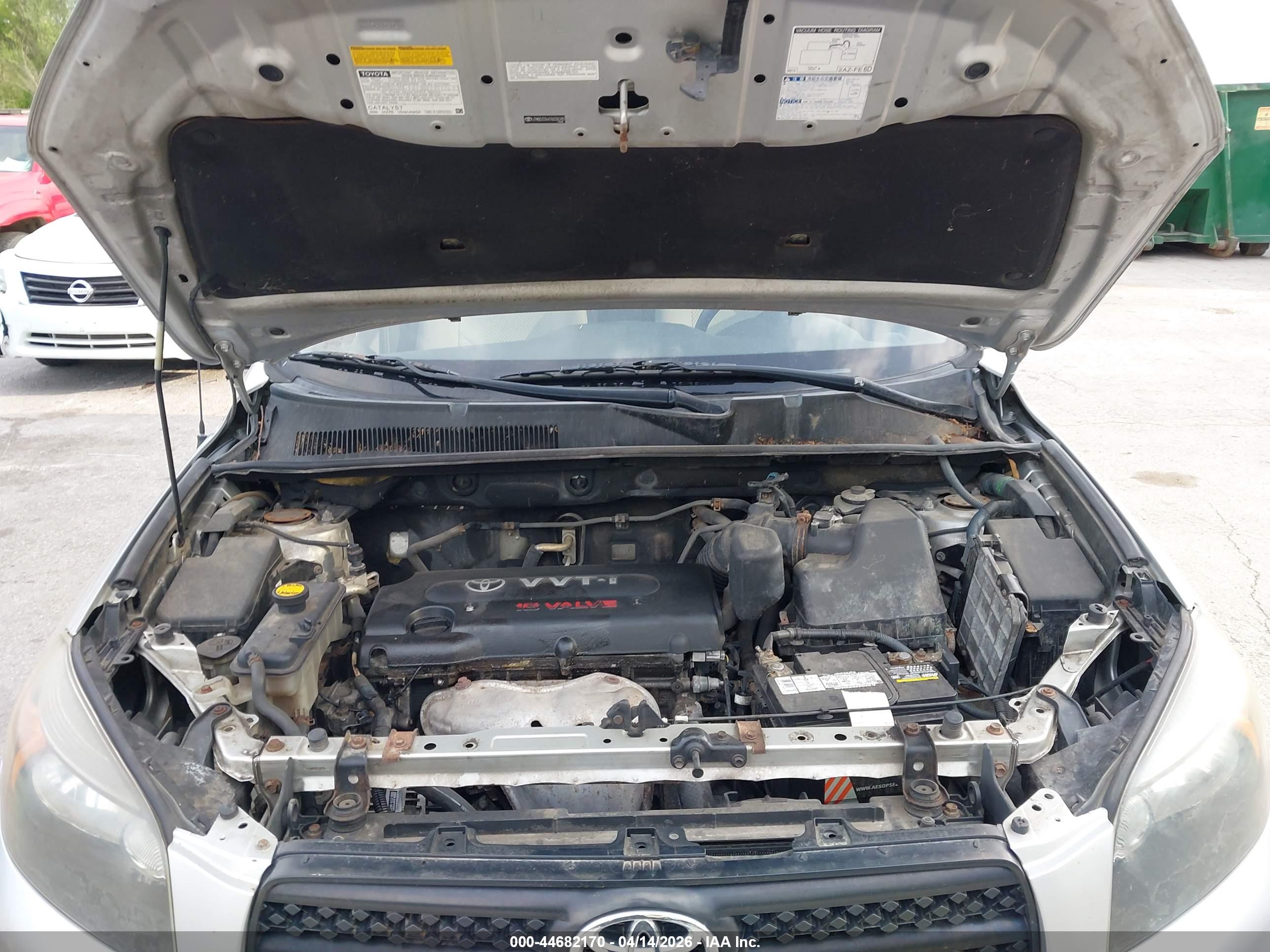 TOYOTA RAV4 image 10