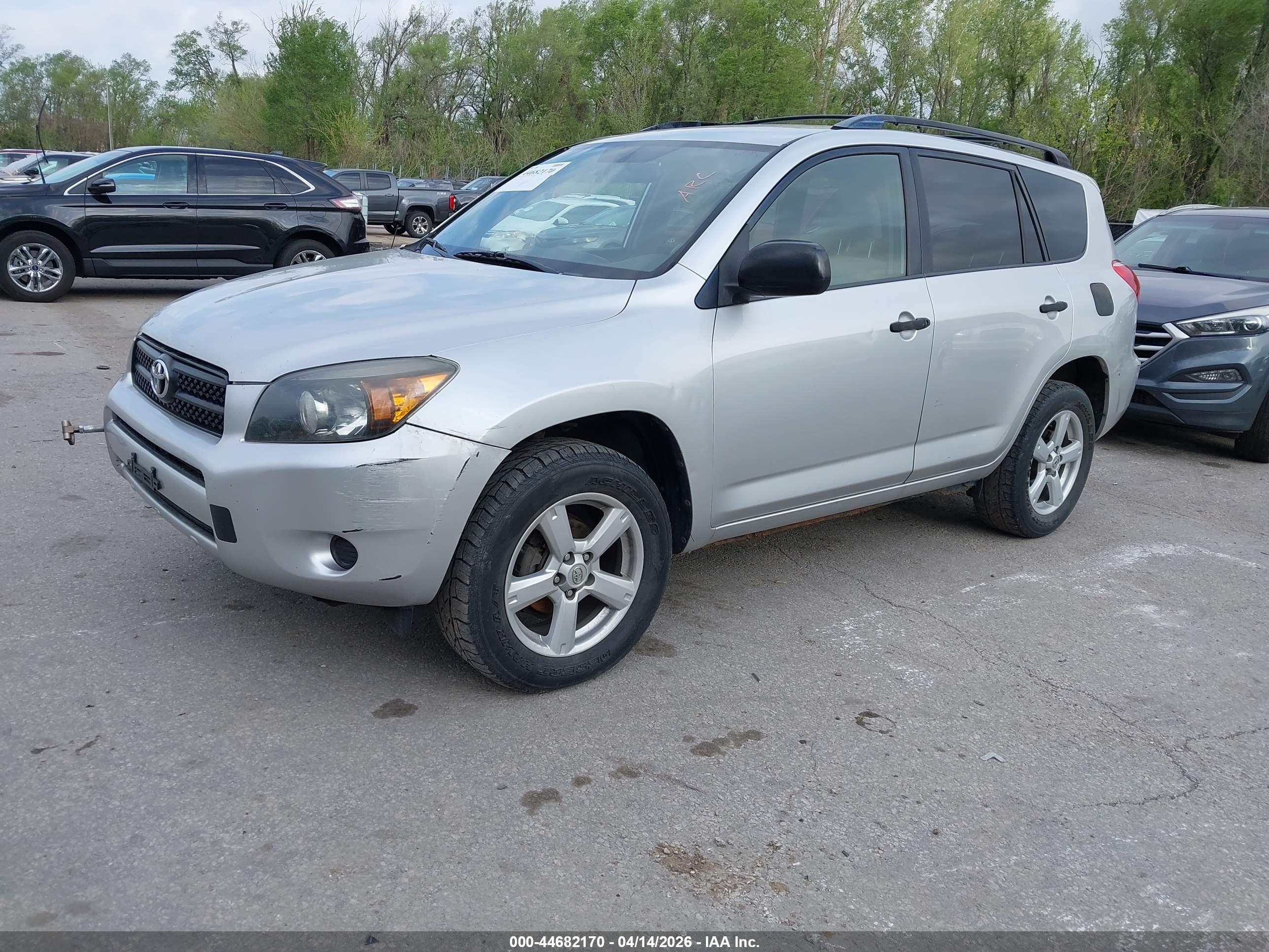 TOYOTA RAV4 image 2