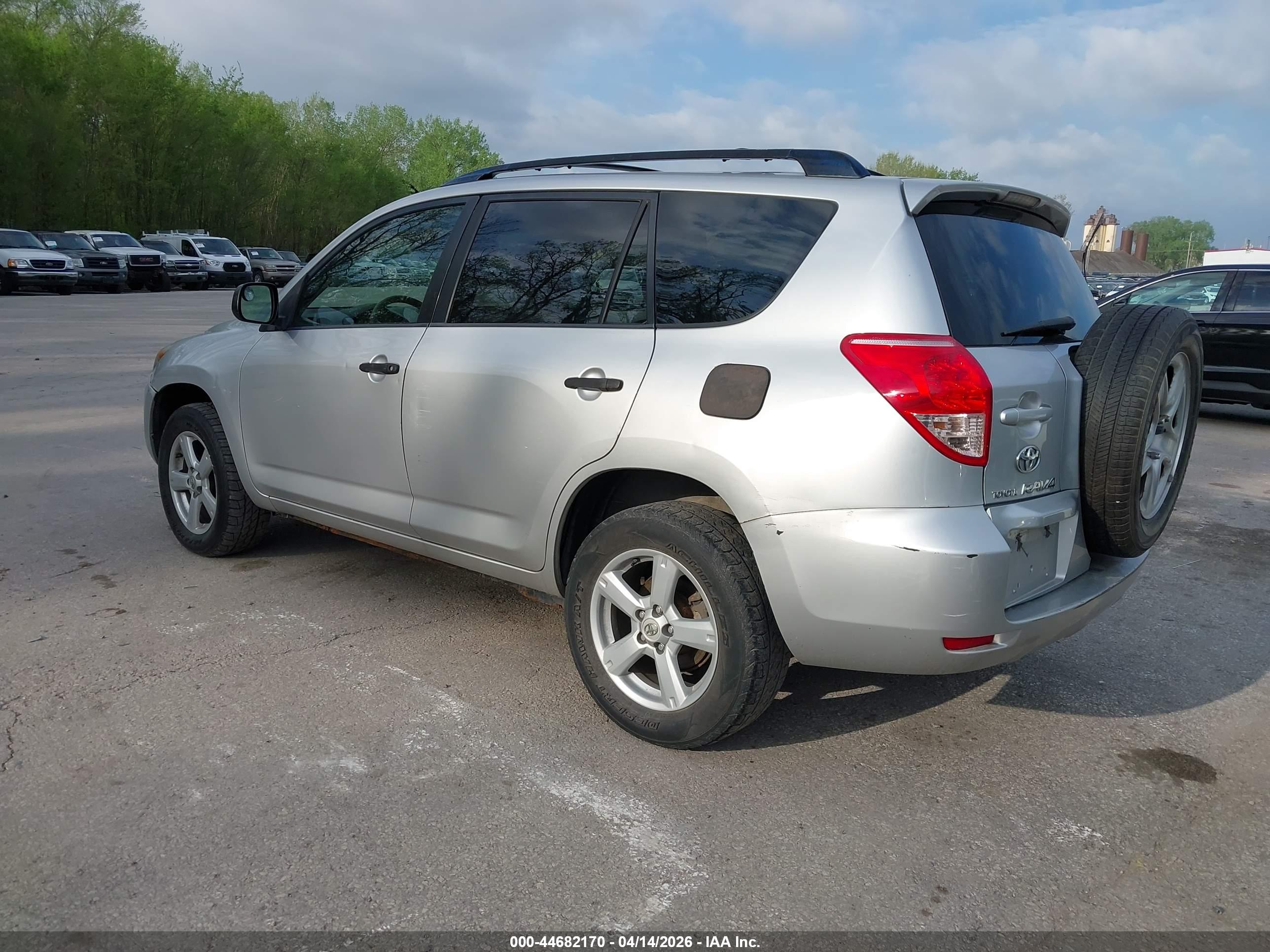 TOYOTA RAV4 image 3