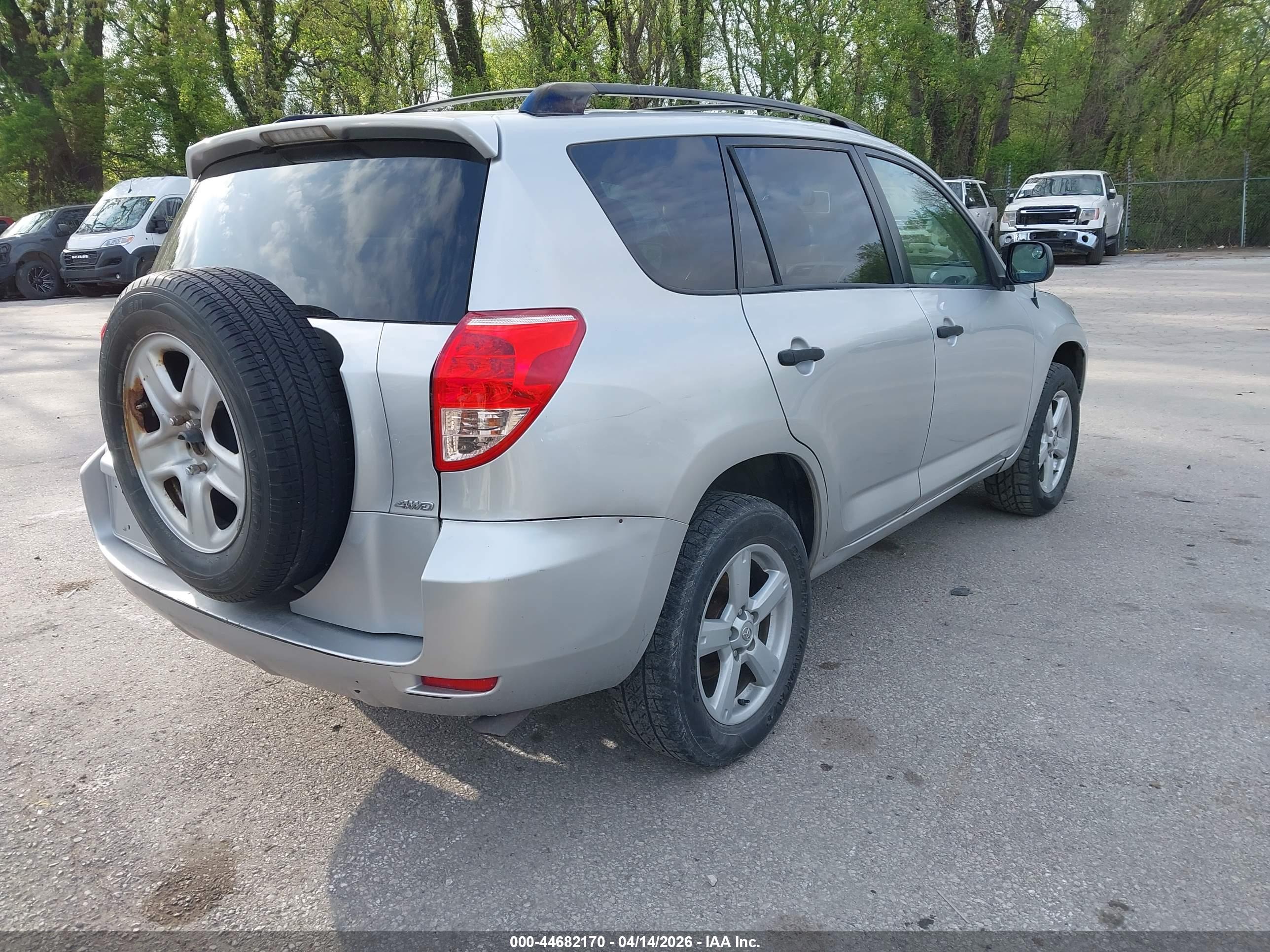 TOYOTA RAV4 image 4