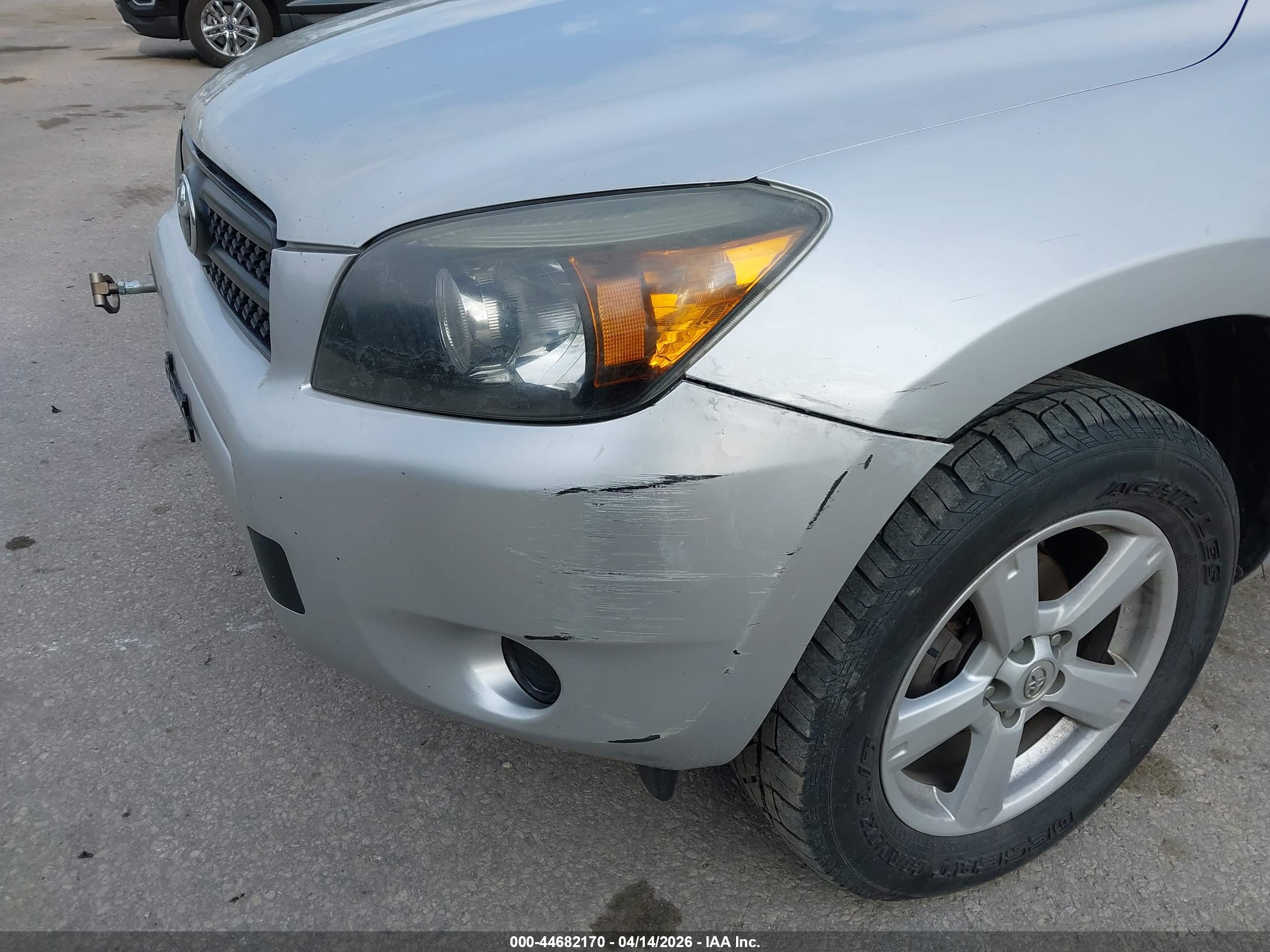 TOYOTA RAV4 image 6