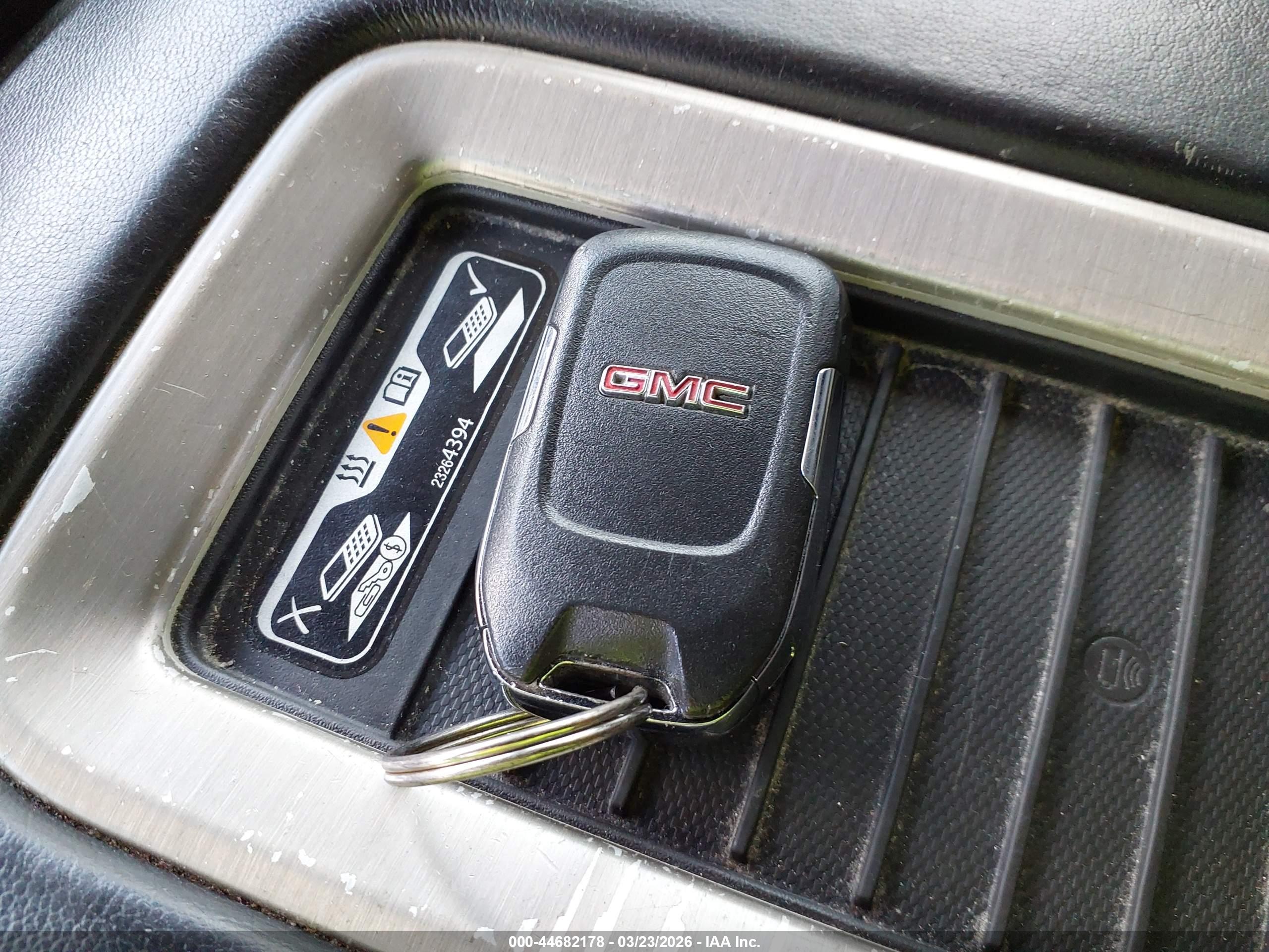 GMC YUKON image 11