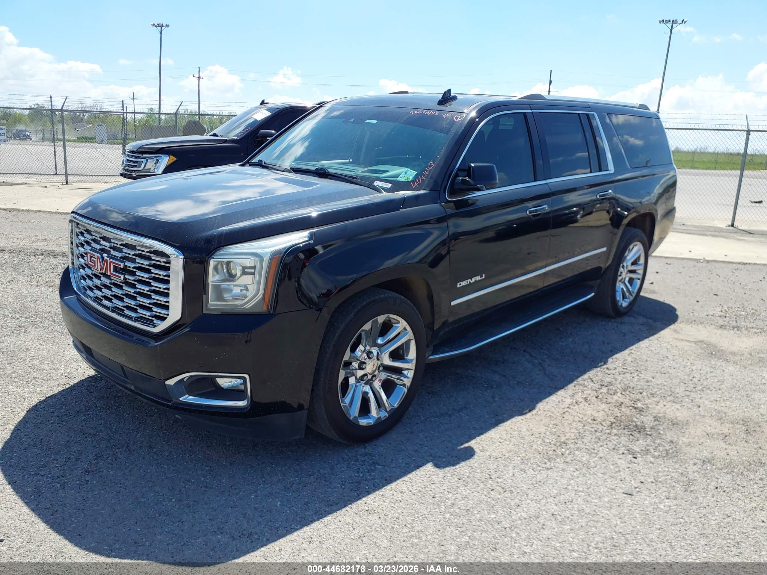 GMC YUKON image 2