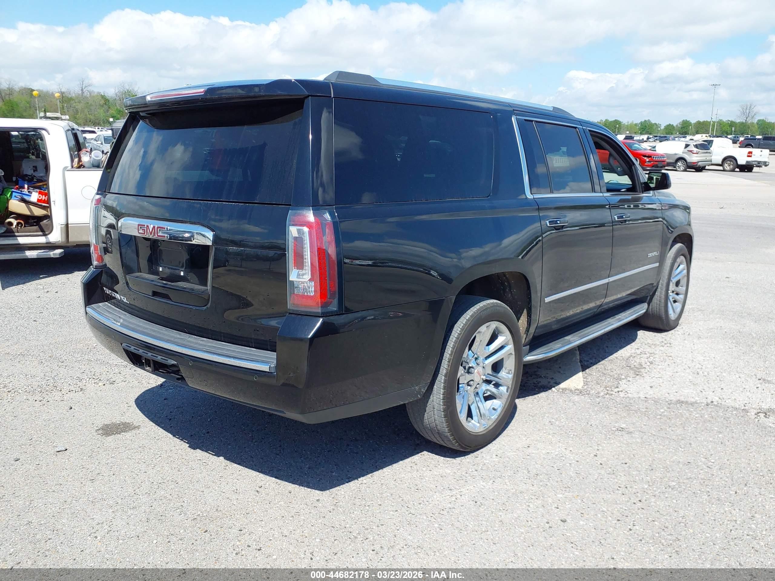 GMC YUKON image 4