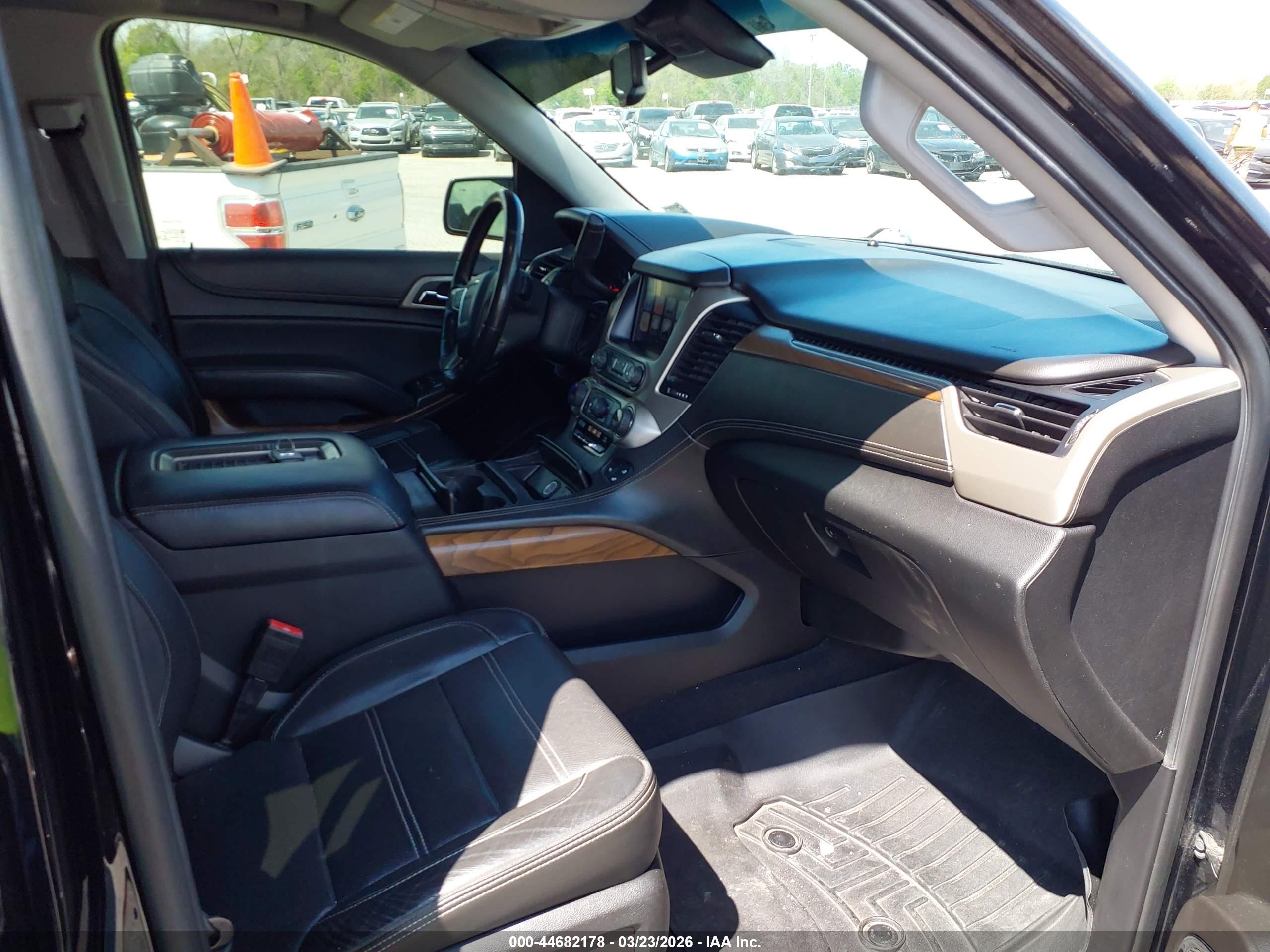 GMC YUKON image 5