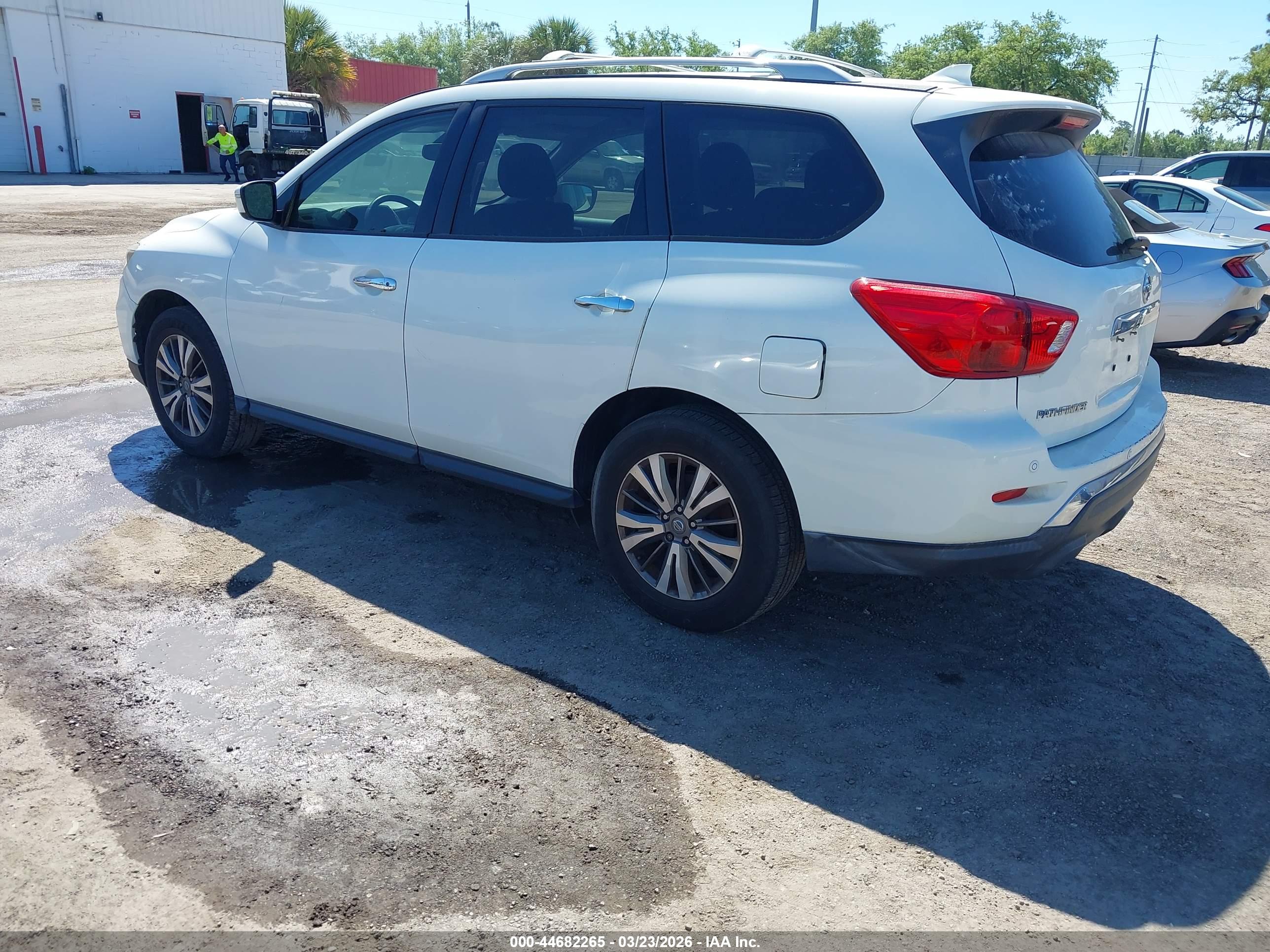NISSAN PATHFINDER image 3