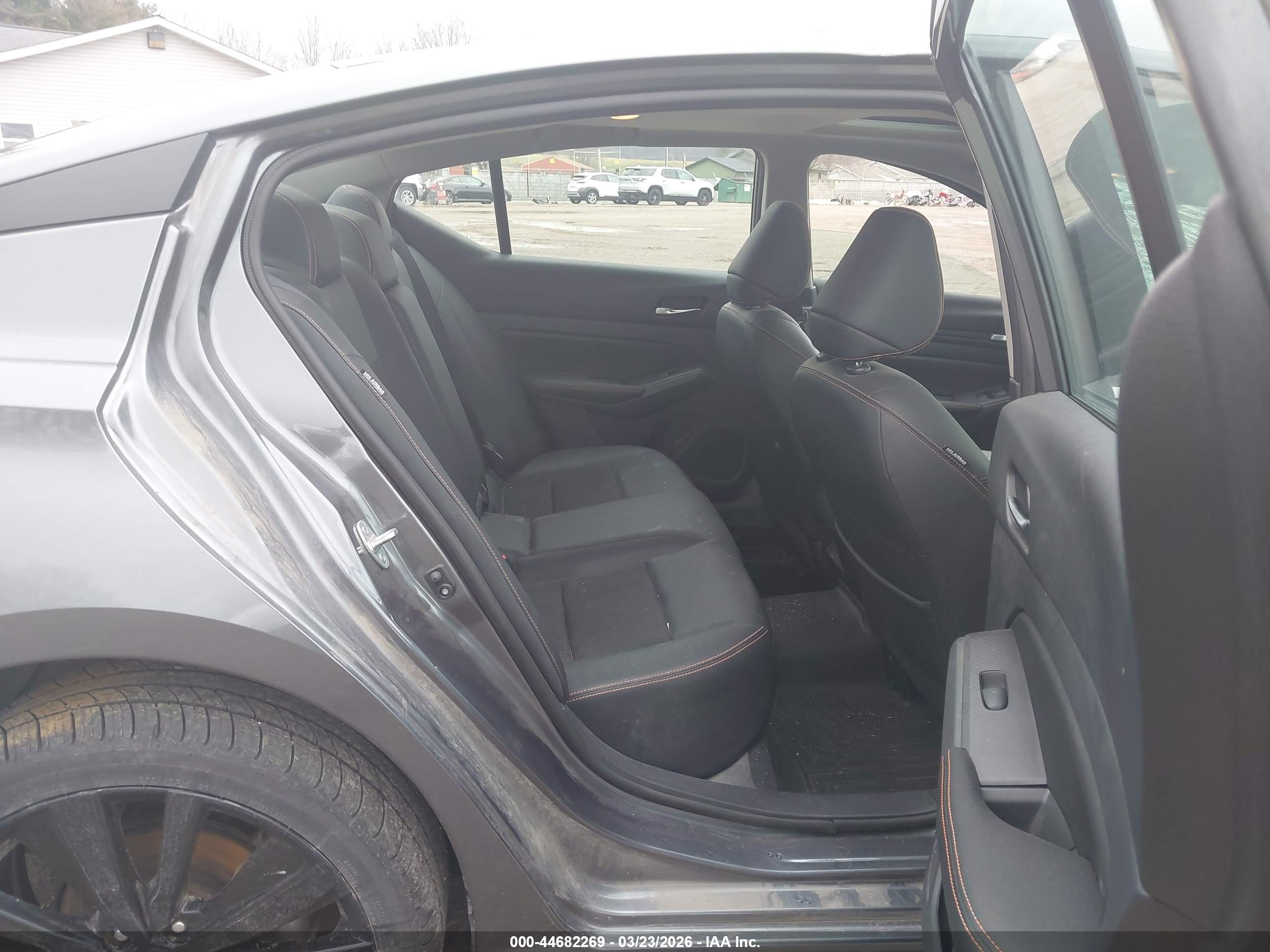NISSAN ALTIMA image 8