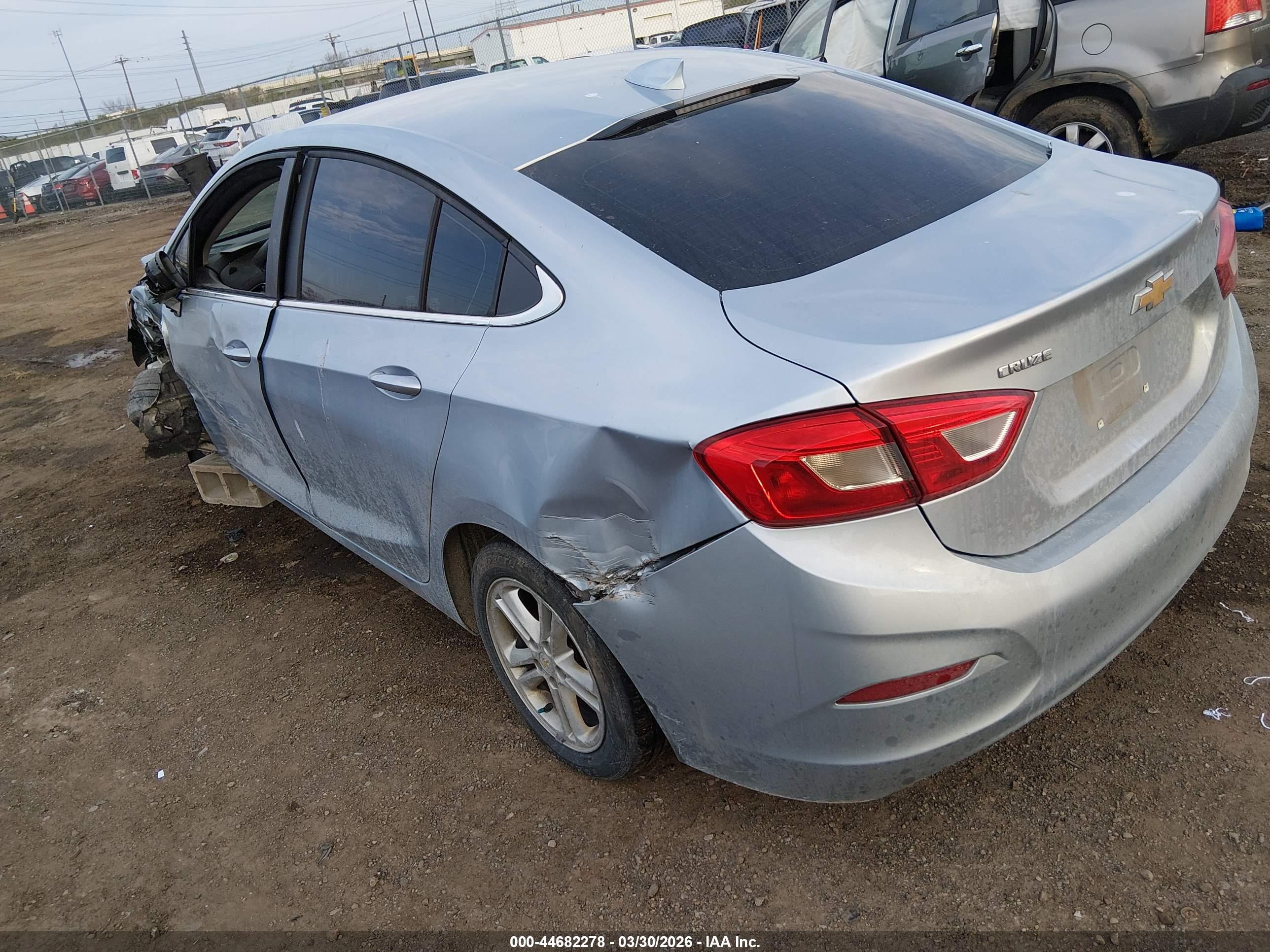 CHEVROLET CRUZE image 3