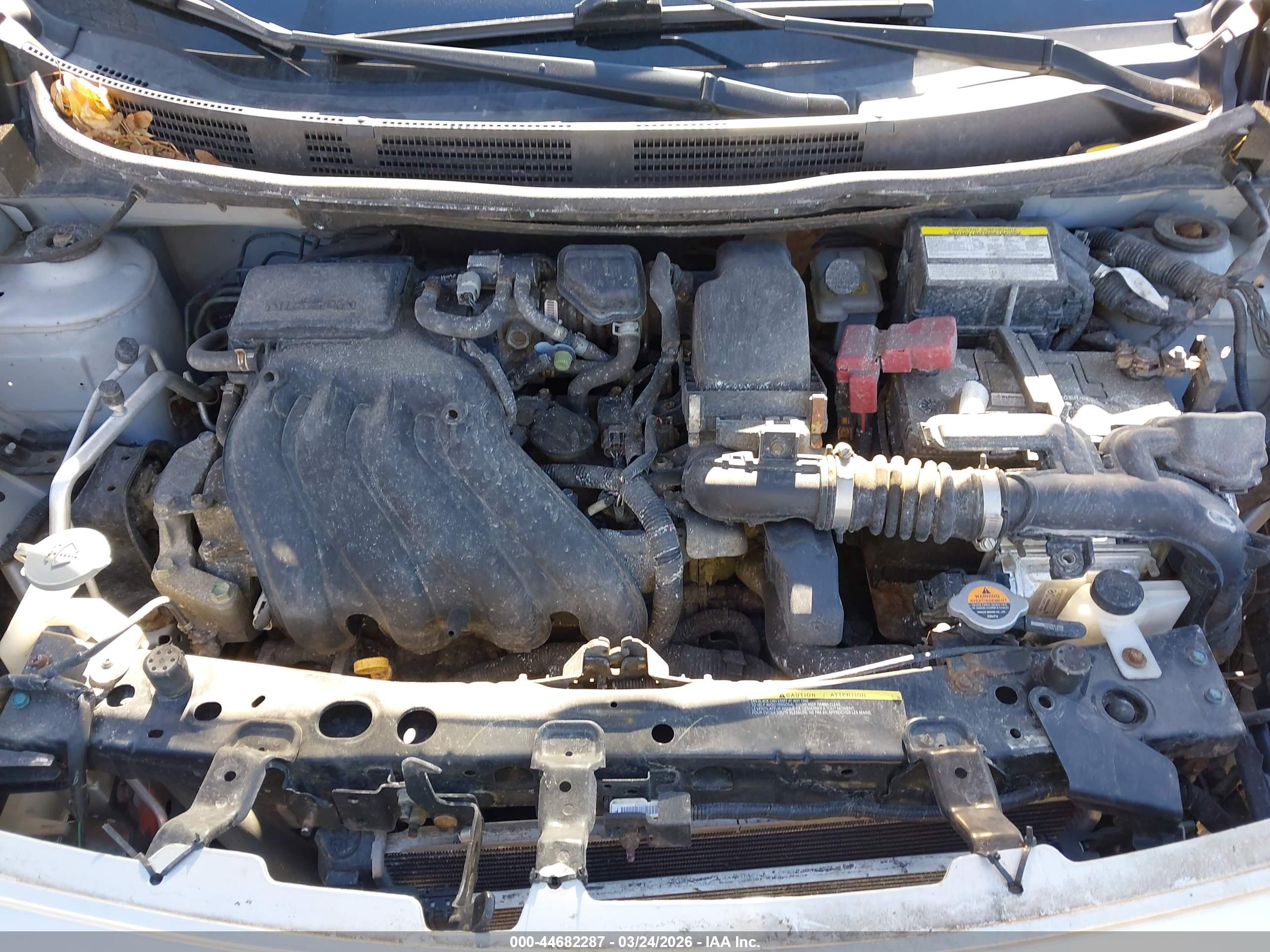 NISSAN VERSA image 10