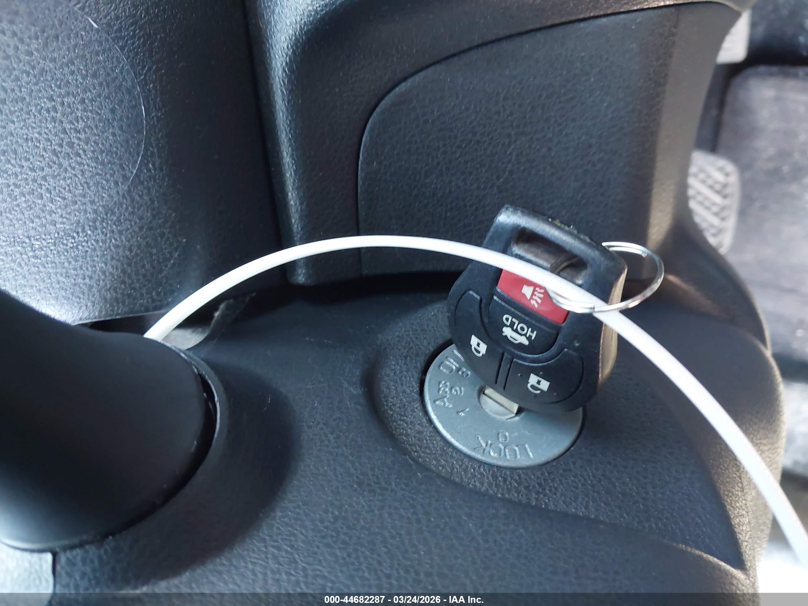 NISSAN VERSA image 11