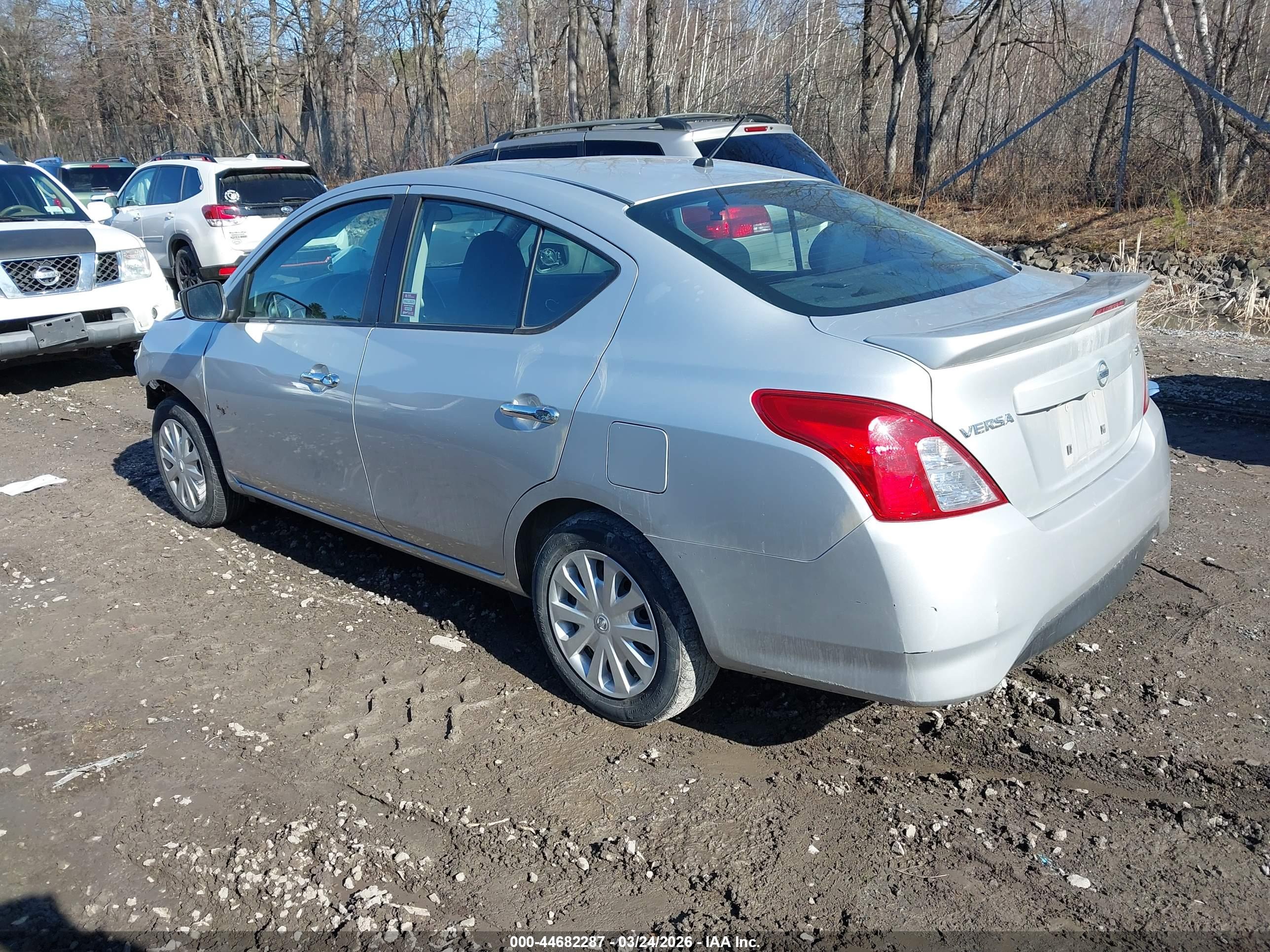 NISSAN VERSA image 3