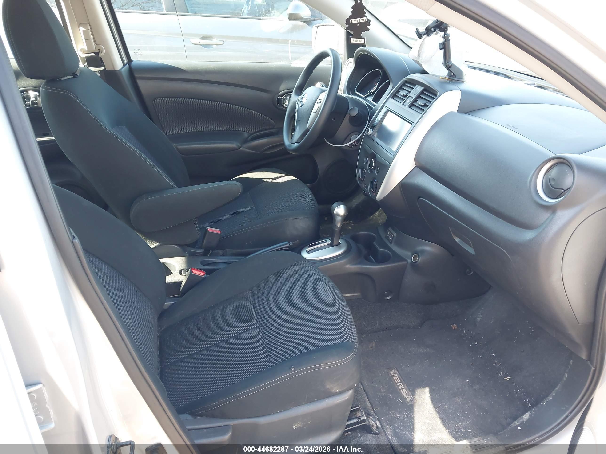 NISSAN VERSA image 5