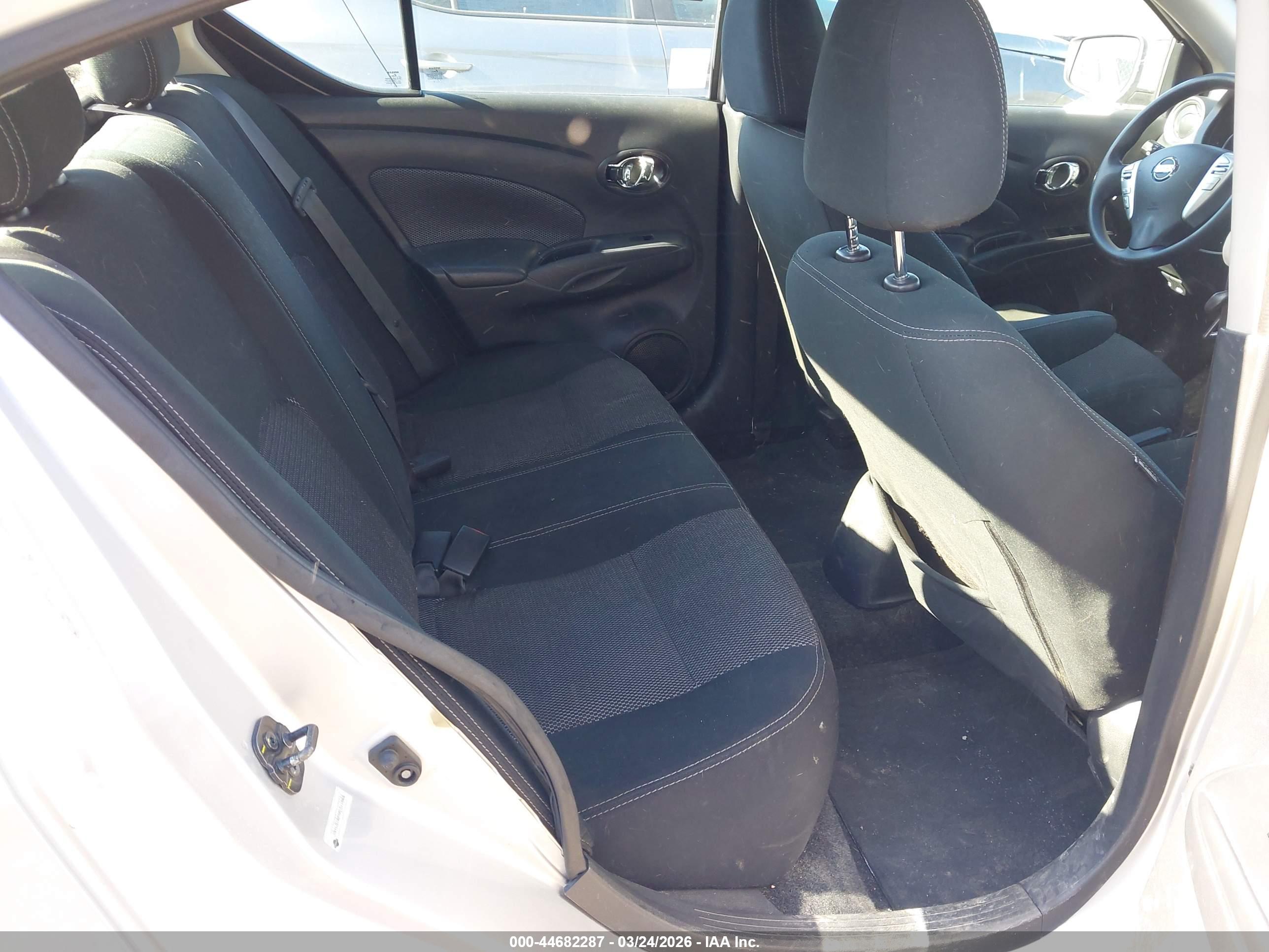 NISSAN VERSA image 8
