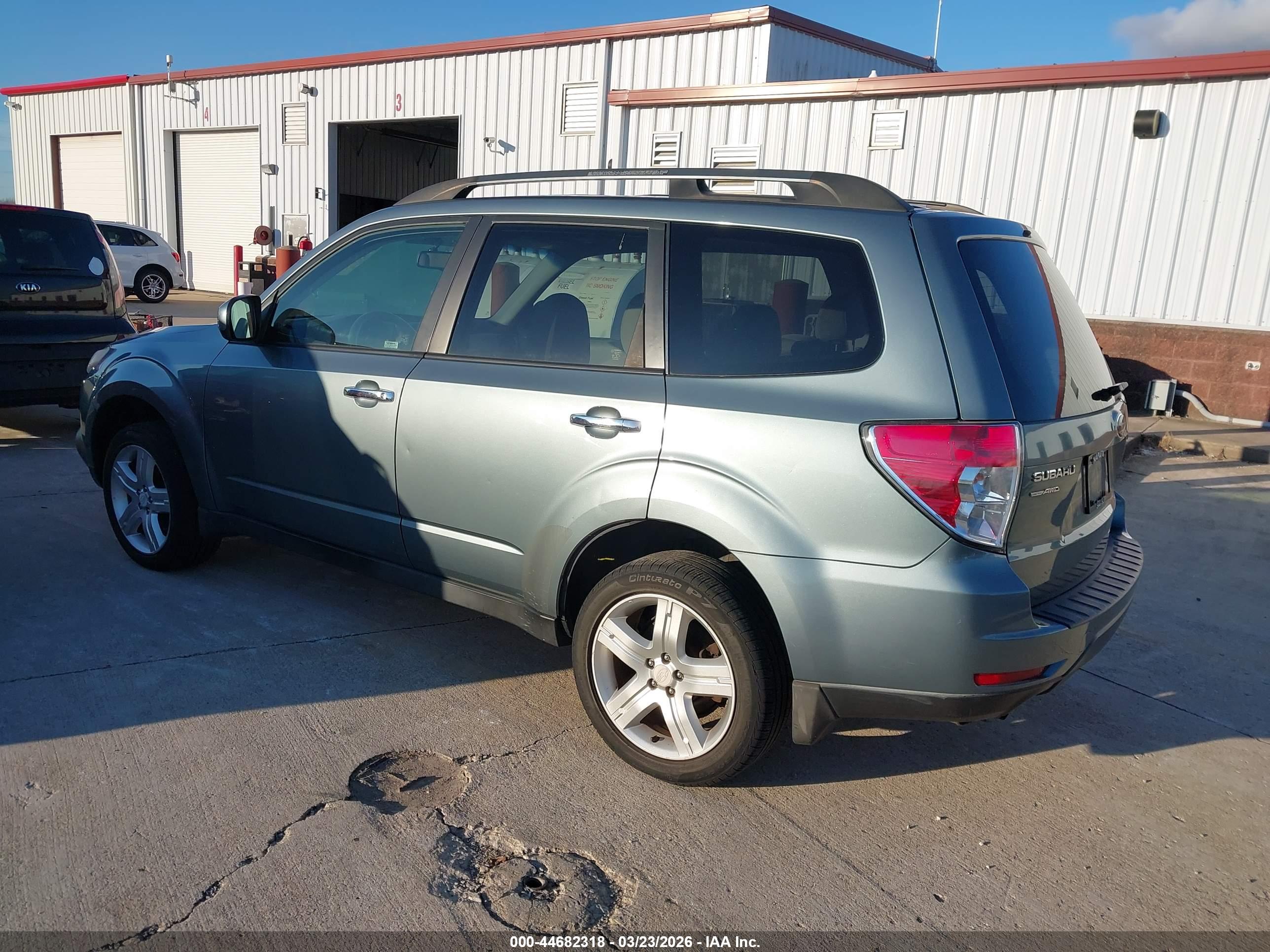 SUBARU FORESTER image 3