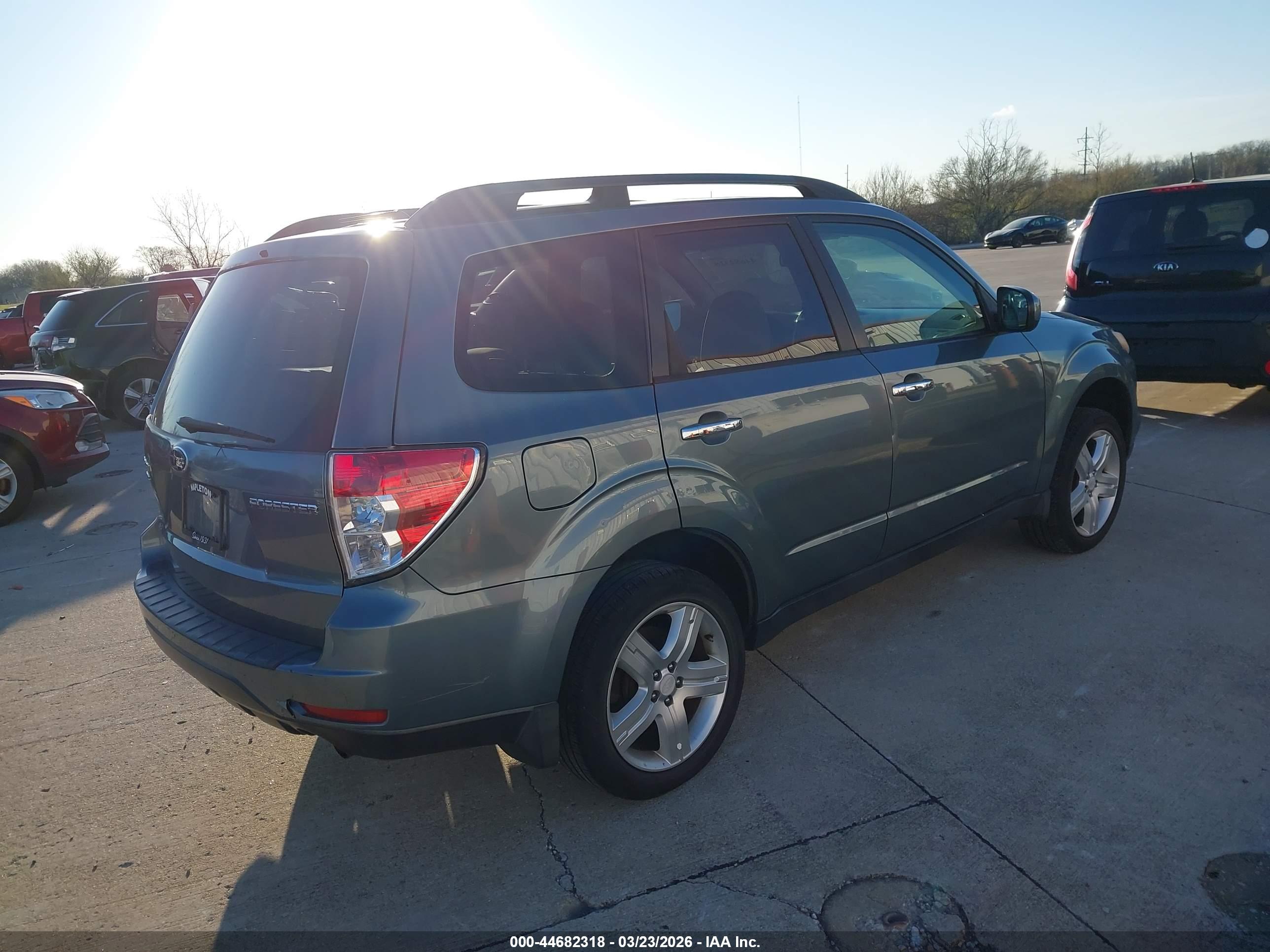 SUBARU FORESTER image 4