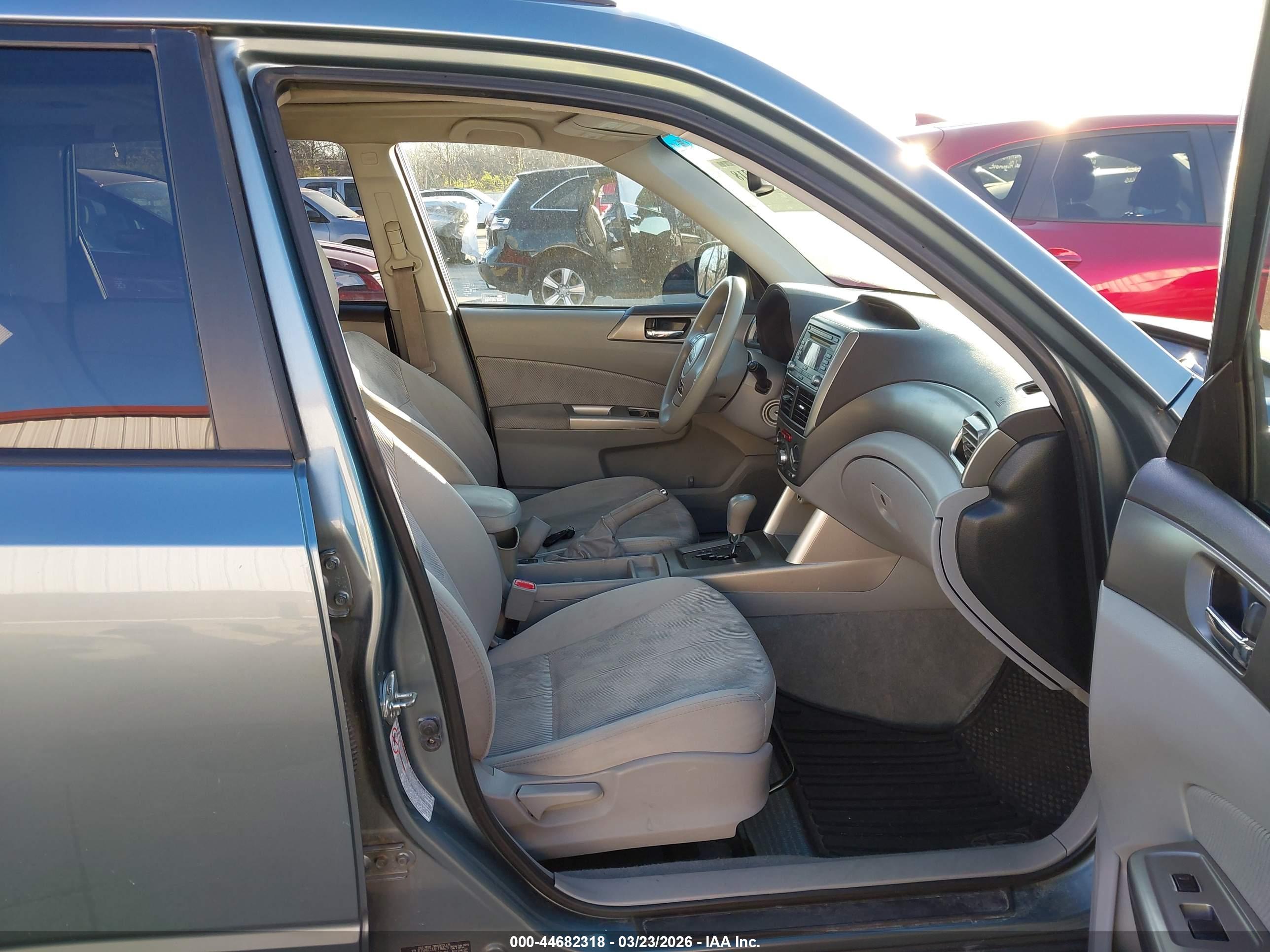 SUBARU FORESTER image 5