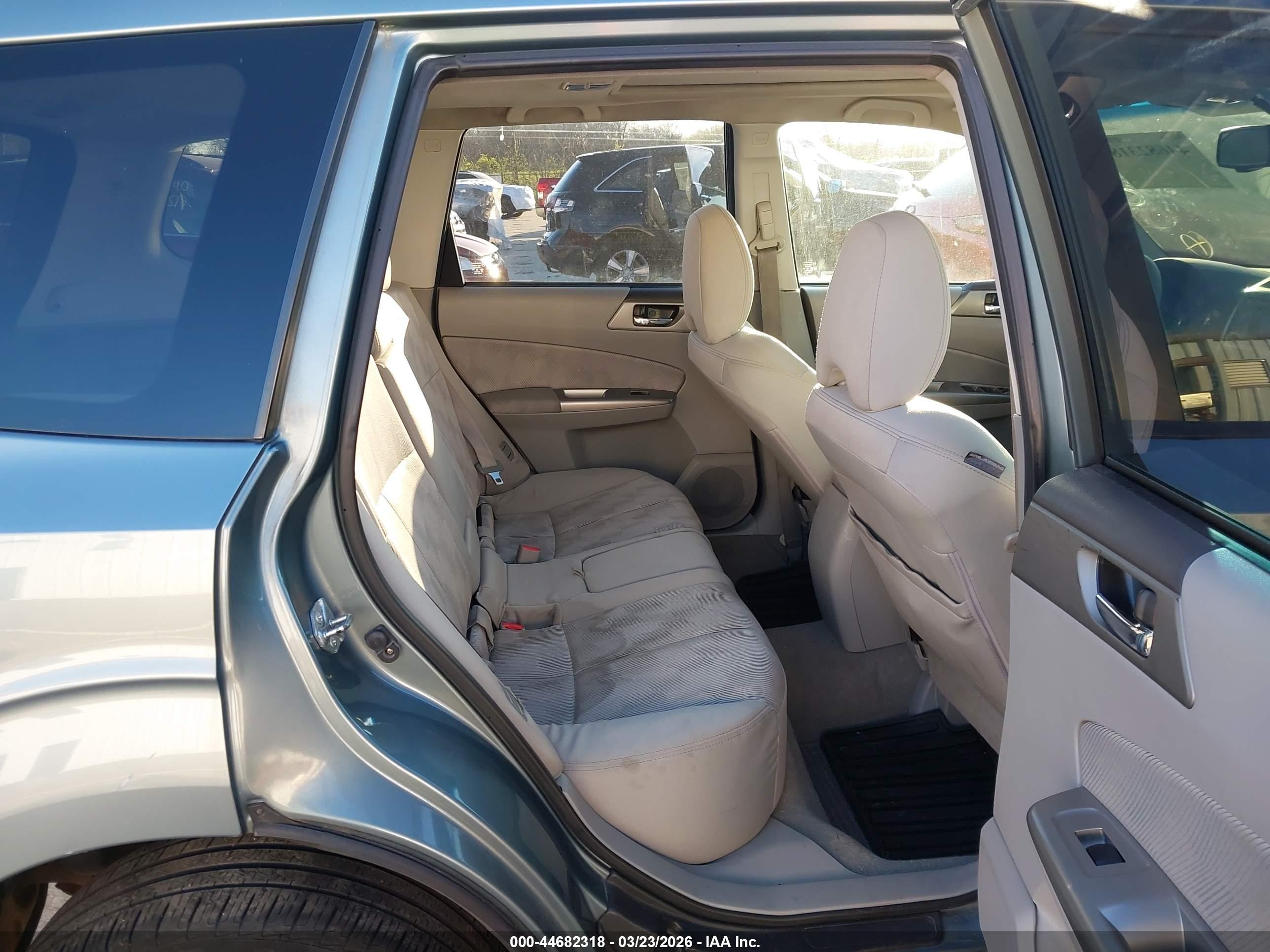 SUBARU FORESTER image 8