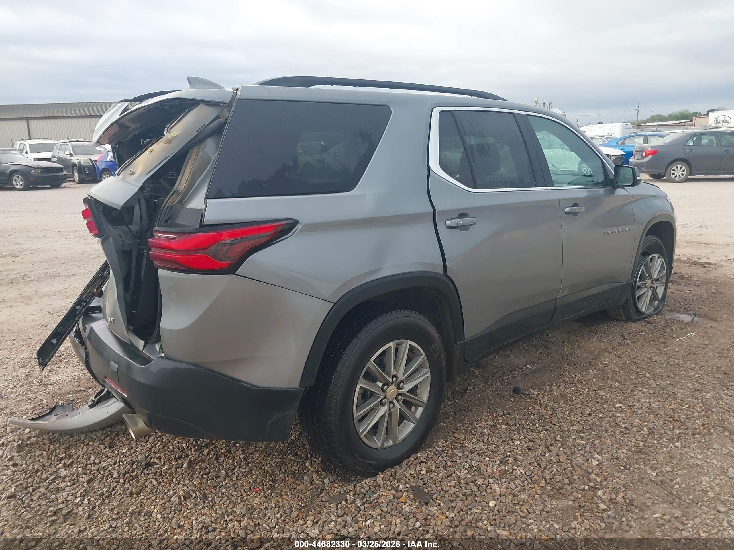CHEVROLET TRAVERSE image 4