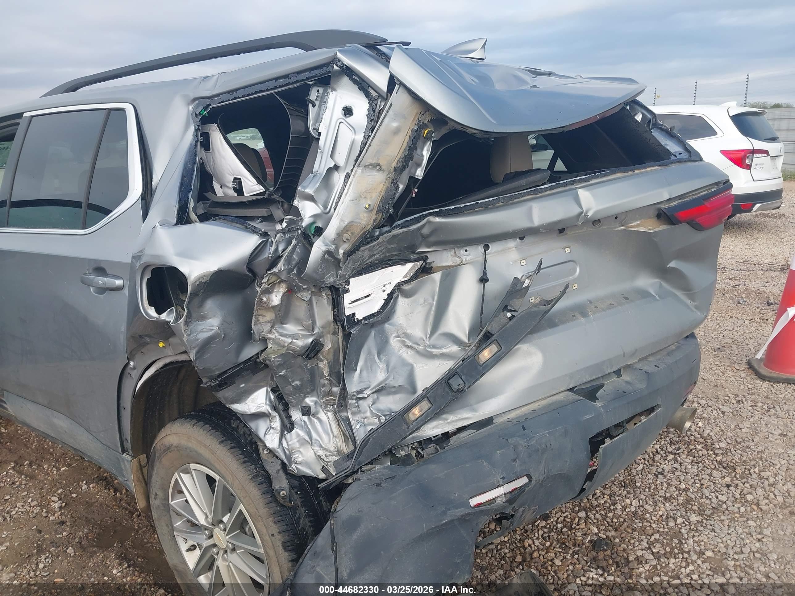 CHEVROLET TRAVERSE image 6