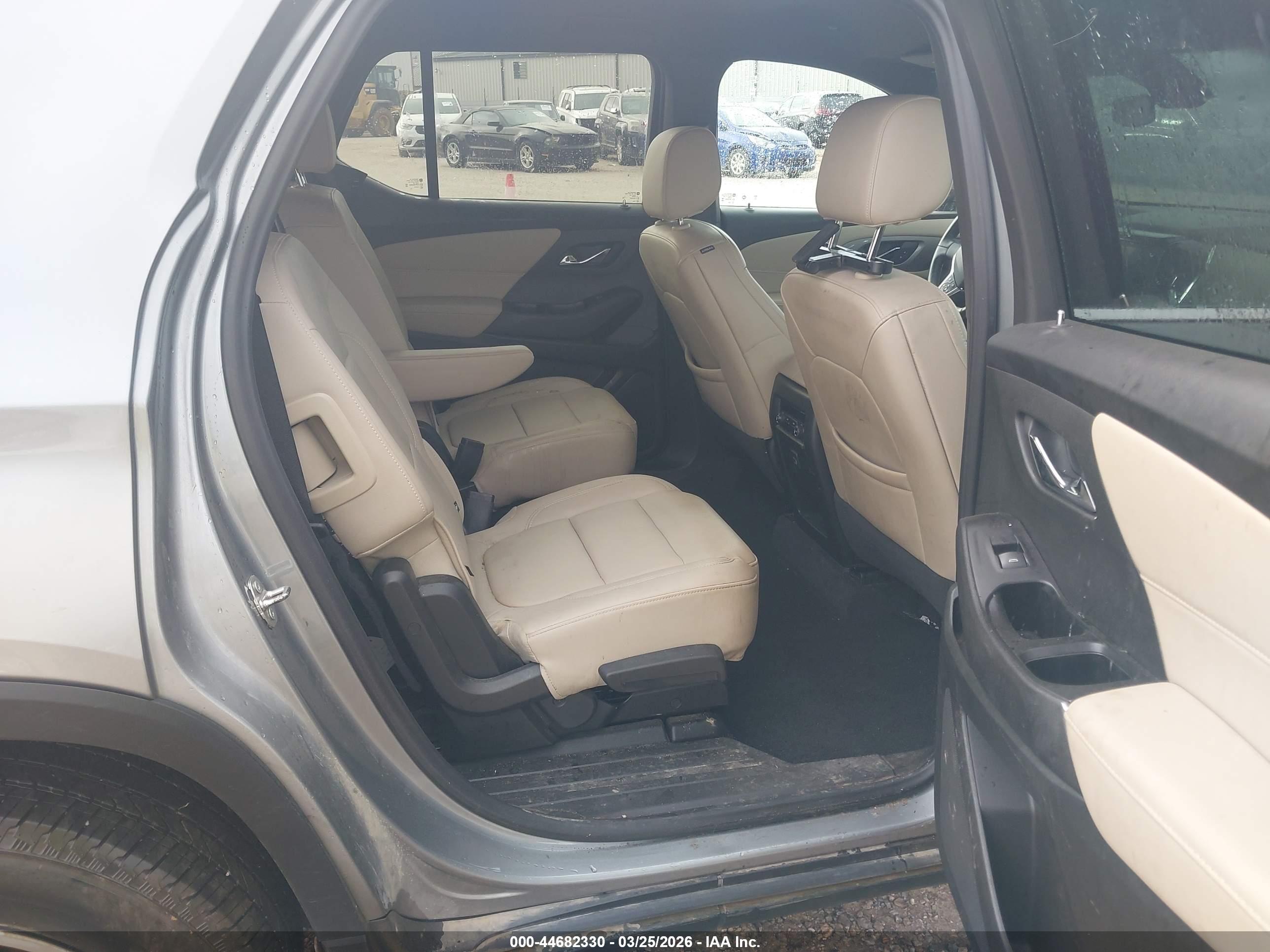 CHEVROLET TRAVERSE image 8