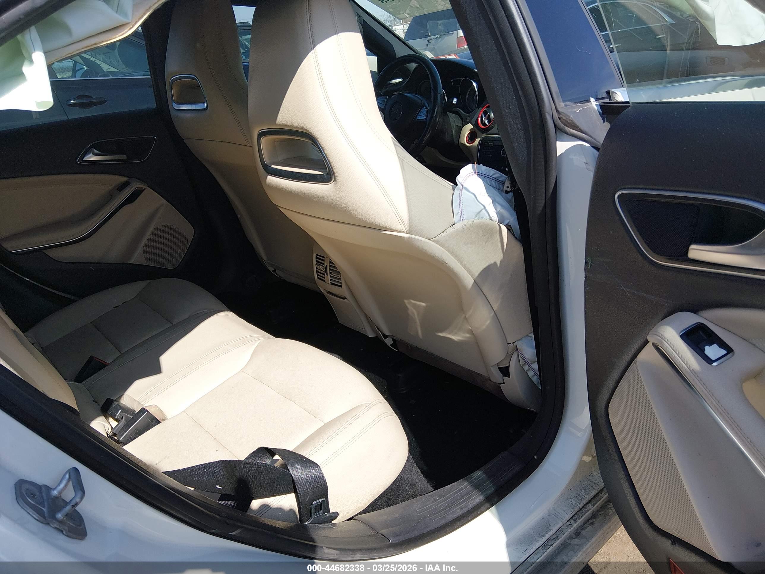 MERCEDES-BENZ CLA image 8