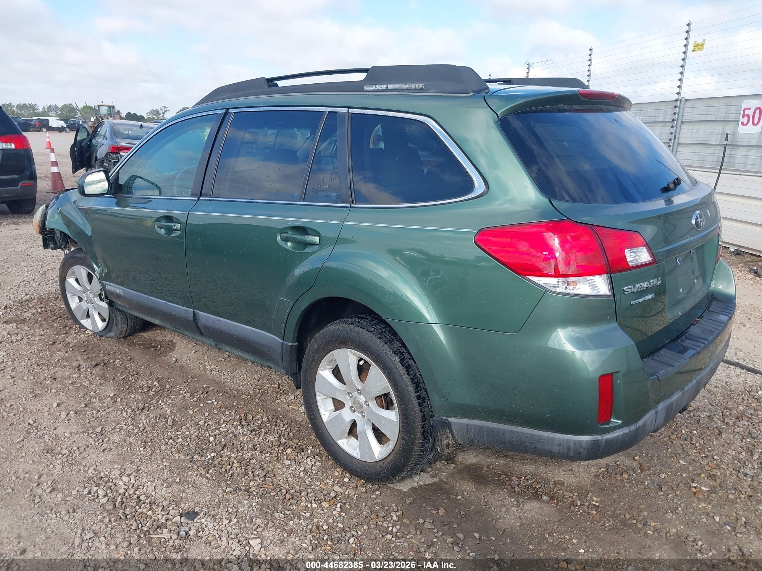 SUBARU OUTBACK image 3