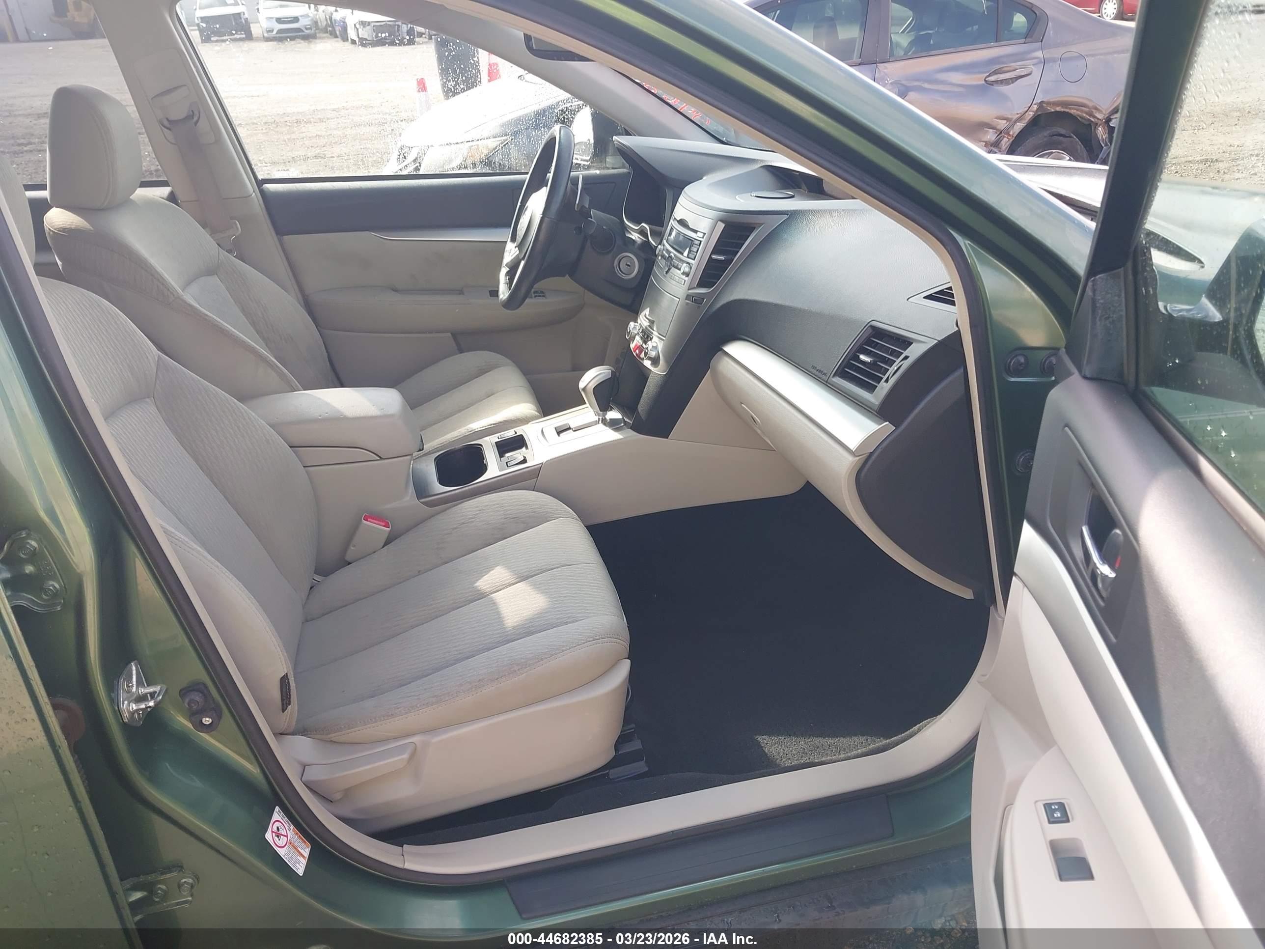 SUBARU OUTBACK image 5