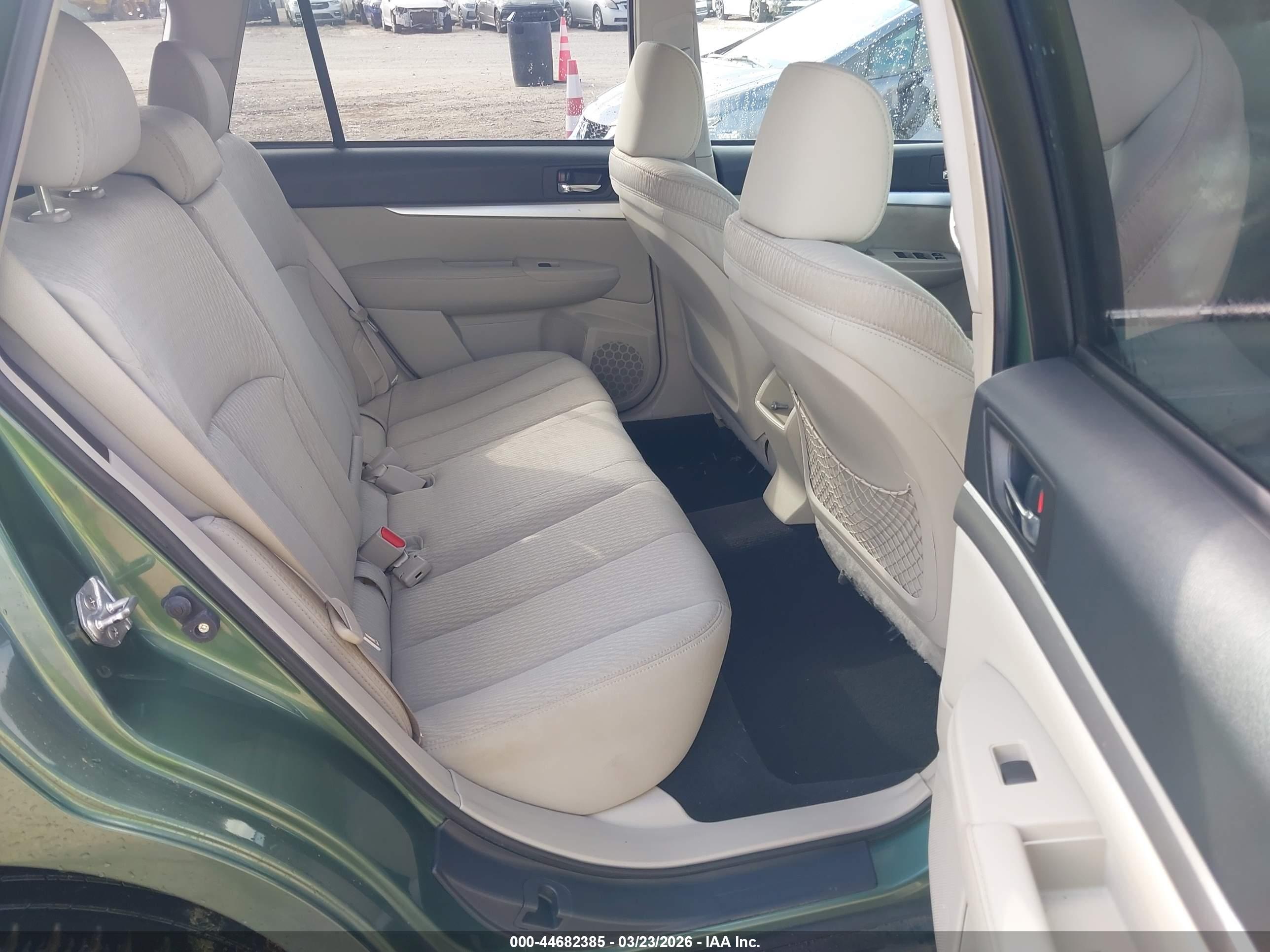 SUBARU OUTBACK image 8